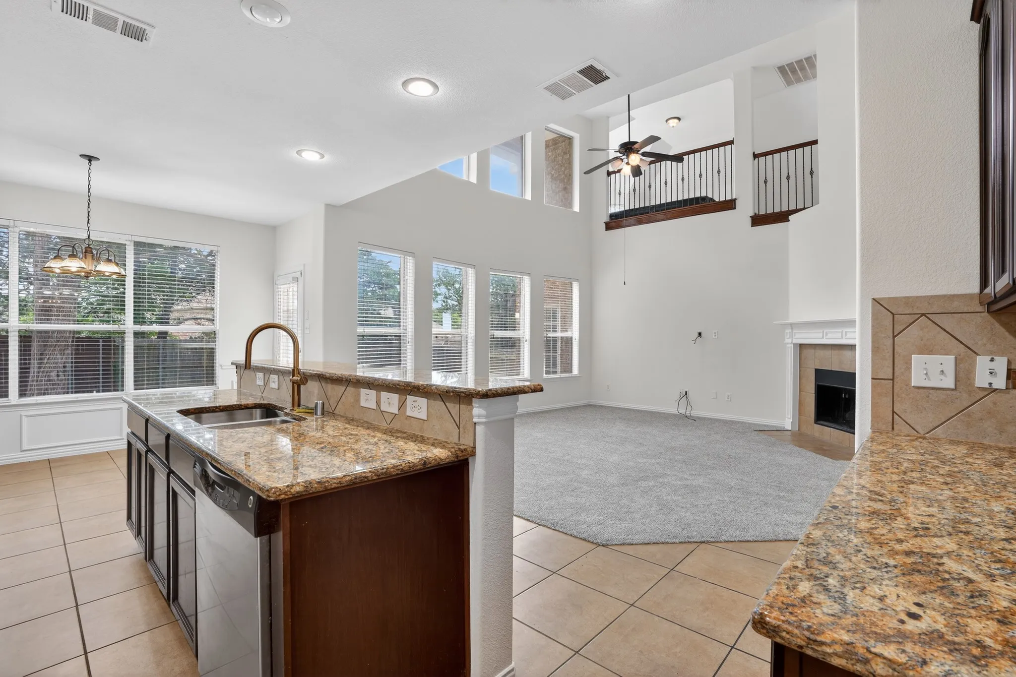 Single Family Residence For Sale in Dallas County , 1426 Levee Lane, Cedar Hill, Texas 75104, 4 Bedroom, 4 Bathroom, 2 Garage spaces, 3,558 Sqft, built in 2005, mls#21285563, Real Estate Agent in Cedar Hill, Homes For Sale in Dallas county, Homes For Sale in Cedar Hill, Realtor in Cedar Hill Texas, Real Estate Brokerage Independent Realty Texas, Luminita Cordes Realtor