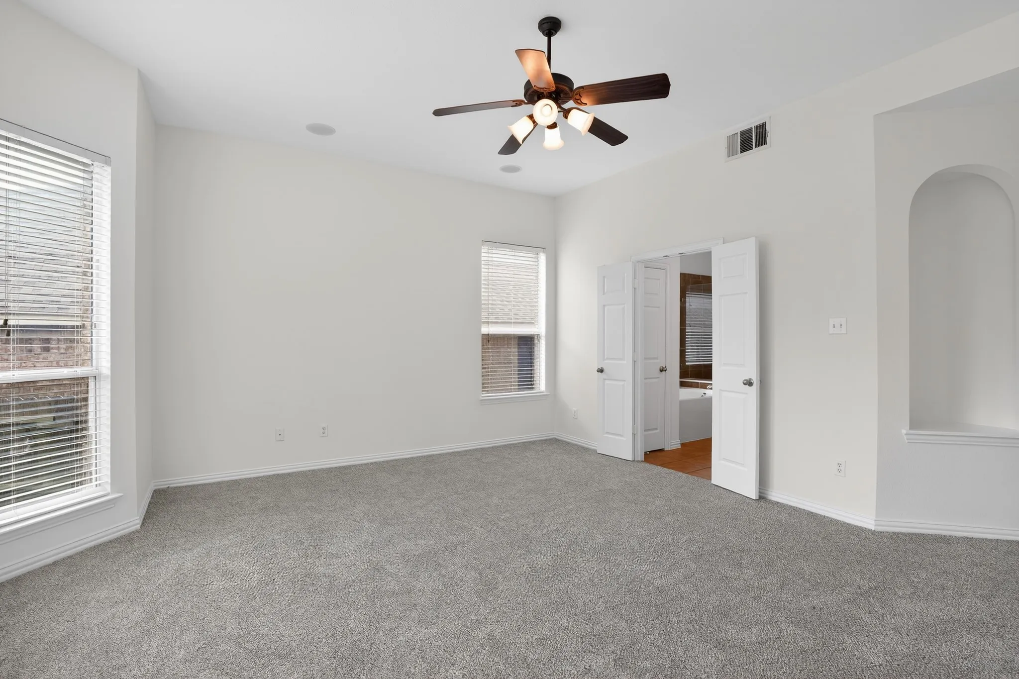 Single Family Residence For Sale in Dallas County , 1426 Levee Lane, Cedar Hill, Texas 75104, 4 Bedroom, 4 Bathroom, 2 Garage spaces, 3,558 Sqft, built in 2005, mls#21285563, Real Estate Agent in Cedar Hill, Homes For Sale in Dallas county, Homes For Sale in Cedar Hill, Realtor in Cedar Hill Texas, Real Estate Brokerage Independent Realty Texas, Luminita Cordes Realtor