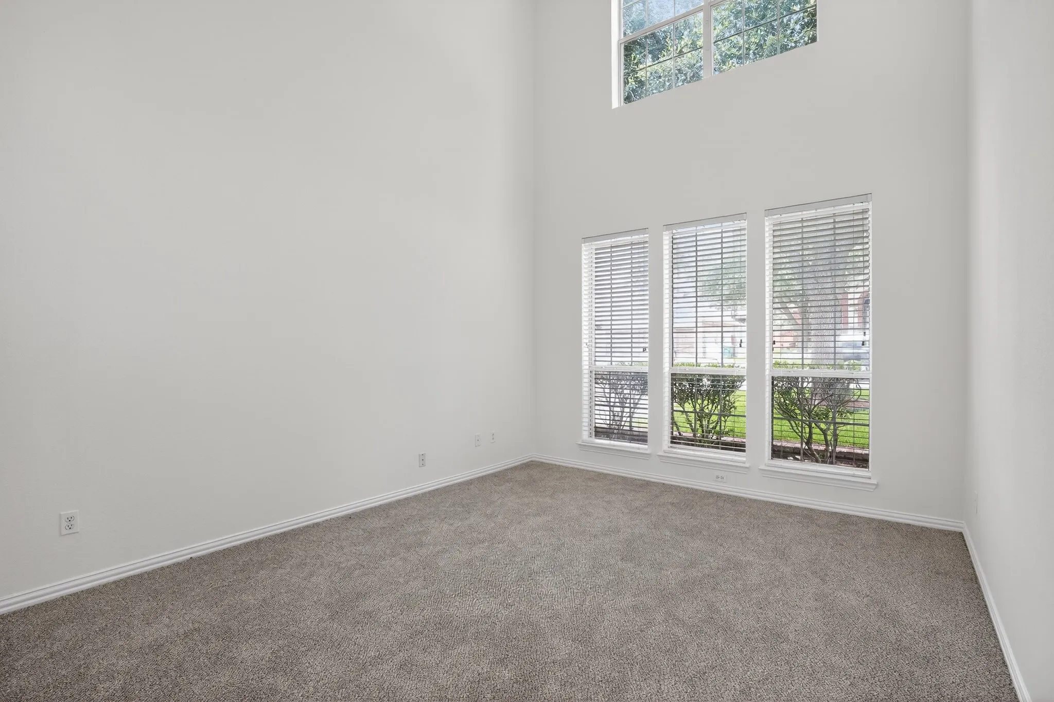 Single Family Residence For Sale in Dallas County , 1426 Levee Lane, Cedar Hill, Texas 75104, 4 Bedroom, 4 Bathroom, 2 Garage spaces, 3,558 Sqft, built in 2005, mls#21285563, Real Estate Agent in Cedar Hill, Homes For Sale in Dallas county, Homes For Sale in Cedar Hill, Realtor in Cedar Hill Texas, Real Estate Brokerage Independent Realty Texas, Luminita Cordes Realtor