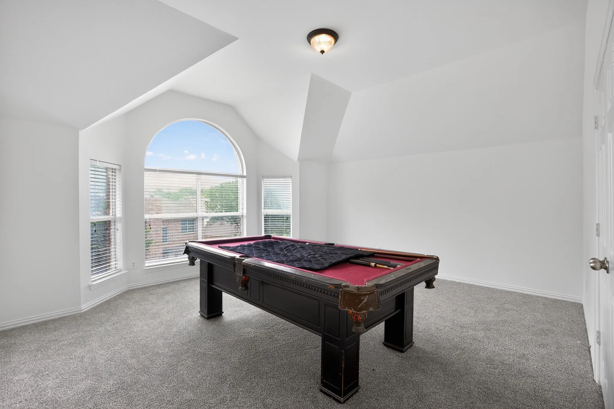 Single Family Residence For Sale in Dallas County , 1426 Levee Lane, Cedar Hill, Texas 75104, 4 Bedroom, 4 Bathroom, 2 Garage spaces, 3,558 Sqft, built in 2005, mls#21285563, Real Estate Agent in Cedar Hill, Homes For Sale in Dallas county, Homes For Sale in Cedar Hill, Realtor in Cedar Hill Texas, Real Estate Brokerage Independent Realty Texas, Luminita Cordes Realtor