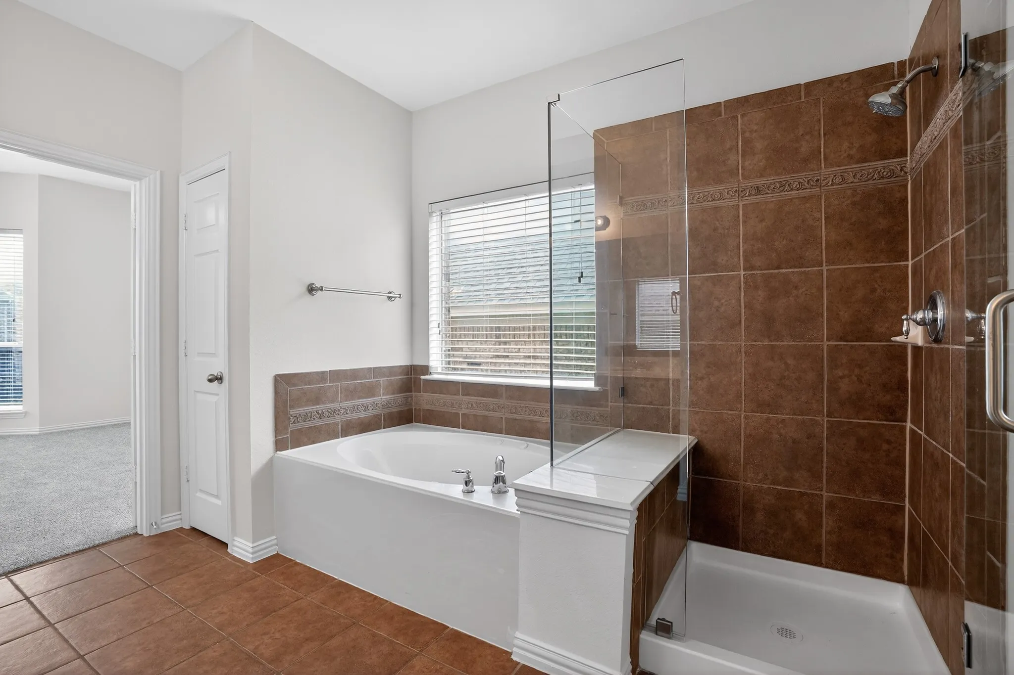 Single Family Residence For Sale in Dallas County , 1426 Levee Lane, Cedar Hill, Texas 75104, 4 Bedroom, 4 Bathroom, 2 Garage spaces, 3,558 Sqft, built in 2005, mls#21285563, Real Estate Agent in Cedar Hill, Homes For Sale in Dallas county, Homes For Sale in Cedar Hill, Realtor in Cedar Hill Texas, Real Estate Brokerage Independent Realty Texas, Luminita Cordes Realtor