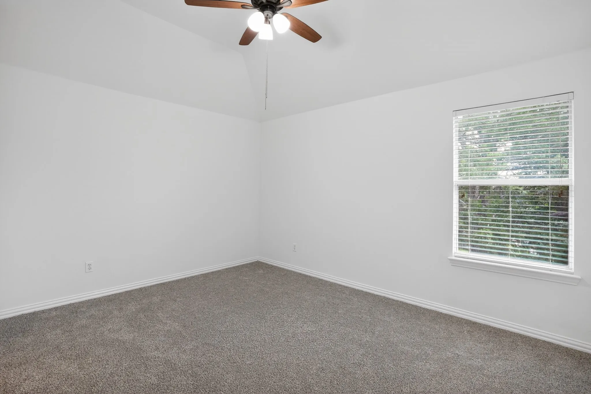 Single Family Residence For Sale in Dallas County , 1426 Levee Lane, Cedar Hill, Texas 75104, 4 Bedroom, 4 Bathroom, 2 Garage spaces, 3,558 Sqft, built in 2005, mls#21285563, Real Estate Agent in Cedar Hill, Homes For Sale in Dallas county, Homes For Sale in Cedar Hill, Realtor in Cedar Hill Texas, Real Estate Brokerage Independent Realty Texas, Luminita Cordes Realtor