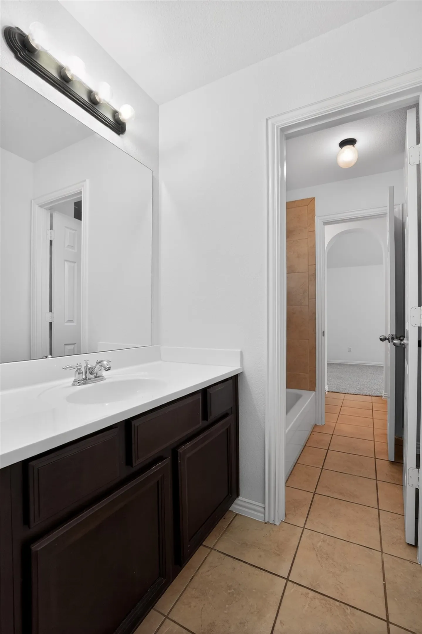 Single Family Residence For Sale in Dallas County , 1426 Levee Lane, Cedar Hill, Texas 75104, 4 Bedroom, 4 Bathroom, 2 Garage spaces, 3,558 Sqft, built in 2005, mls#21285563, Real Estate Agent in Cedar Hill, Homes For Sale in Dallas county, Homes For Sale in Cedar Hill, Realtor in Cedar Hill Texas, Real Estate Brokerage Independent Realty Texas, Luminita Cordes Realtor