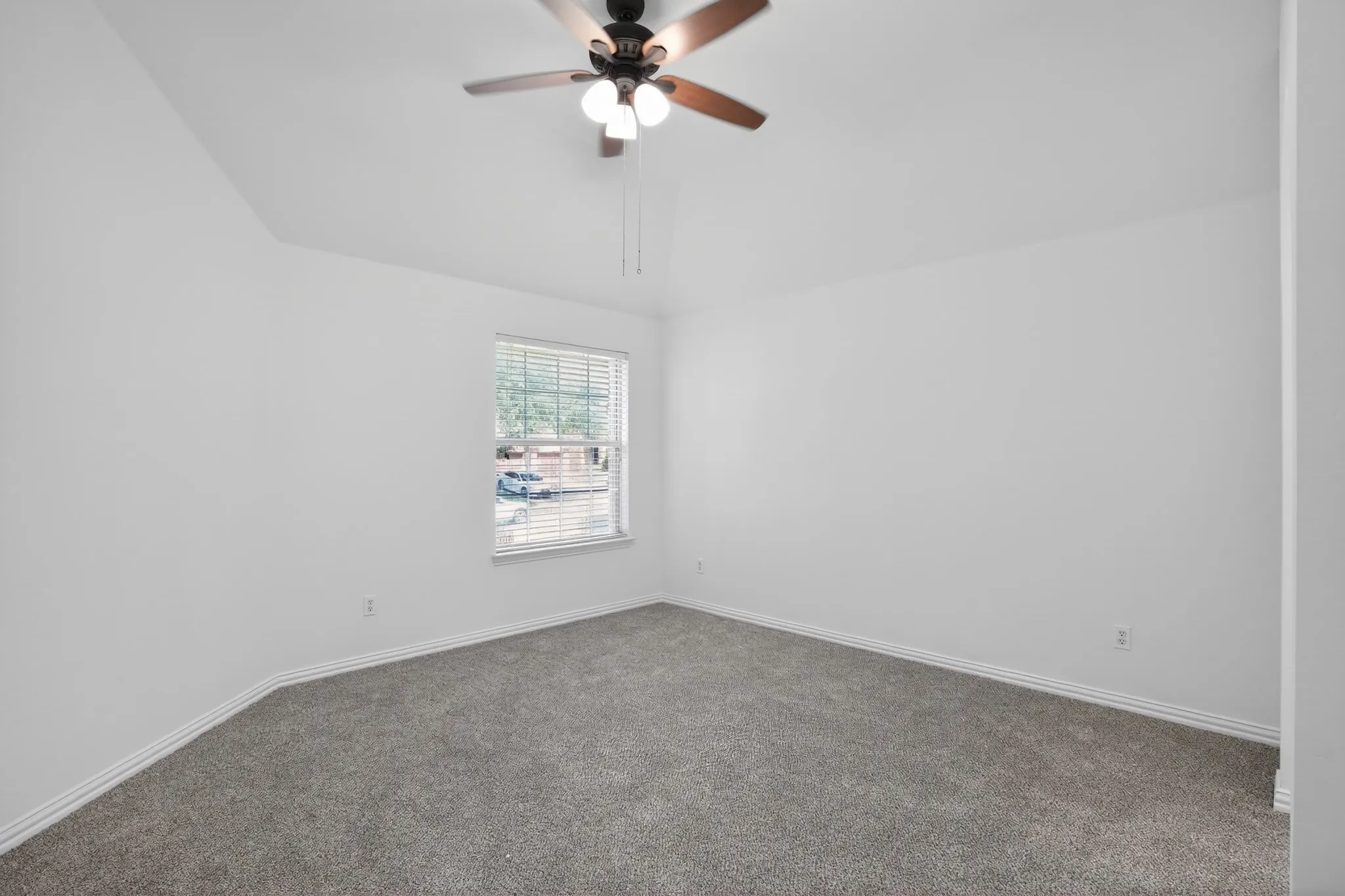 Single Family Residence For Sale in Dallas County , 1426 Levee Lane, Cedar Hill, Texas 75104, 4 Bedroom, 4 Bathroom, 2 Garage spaces, 3,558 Sqft, built in 2005, mls#21285563, Real Estate Agent in Cedar Hill, Homes For Sale in Dallas county, Homes For Sale in Cedar Hill, Realtor in Cedar Hill Texas, Real Estate Brokerage Independent Realty Texas, Luminita Cordes Realtor