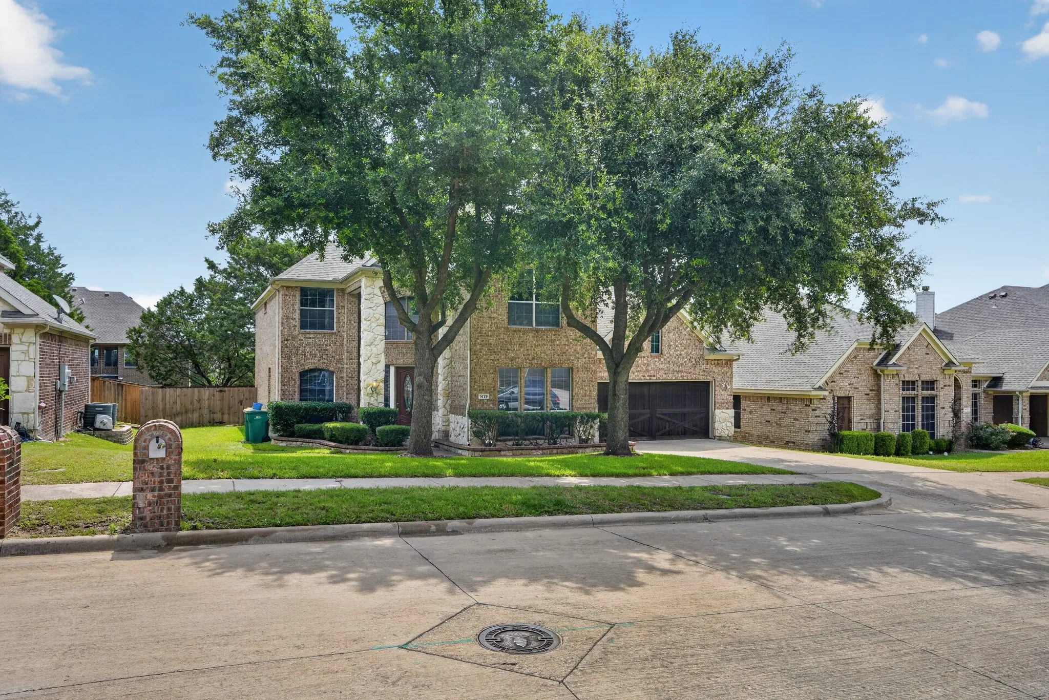 Single Family Residence For Sale in Dallas County , 1426 Levee Lane, Cedar Hill, Texas 75104, 4 Bedroom, 4 Bathroom, 2 Garage spaces, 3,558 Sqft, built in 2005, mls#21285563, Real Estate Agent in Cedar Hill, Homes For Sale in Dallas county, Homes For Sale in Cedar Hill, Realtor in Cedar Hill Texas, Real Estate Brokerage Independent Realty Texas, Luminita Cordes Realtor