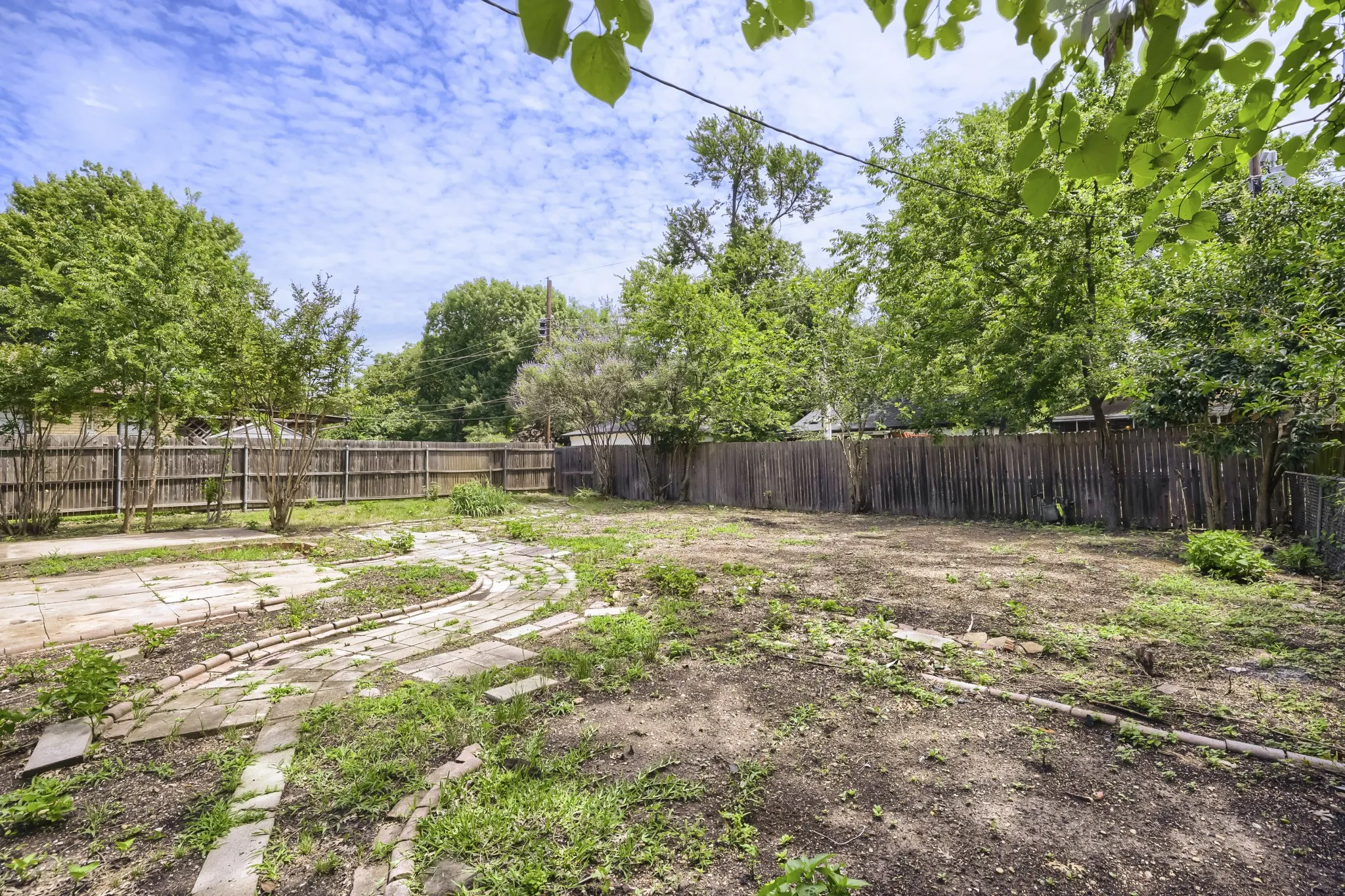 Single Family Residence For Sale in Dallas County , 11624 Tuscany Way, Dallas, Texas 75218, 3 Bedroom, 2 Bathroom, 1 Garage spaces, 1,353 Sqft, built in 1955, mls#21176403, Real Estate Agent in Dallas, Homes For Sale in Dallas county, Homes For Sale in Dallas, Realtor in Dallas Texas, Real Estate Brokerage Independent Realty Texas, Luminita Cordes Realtor