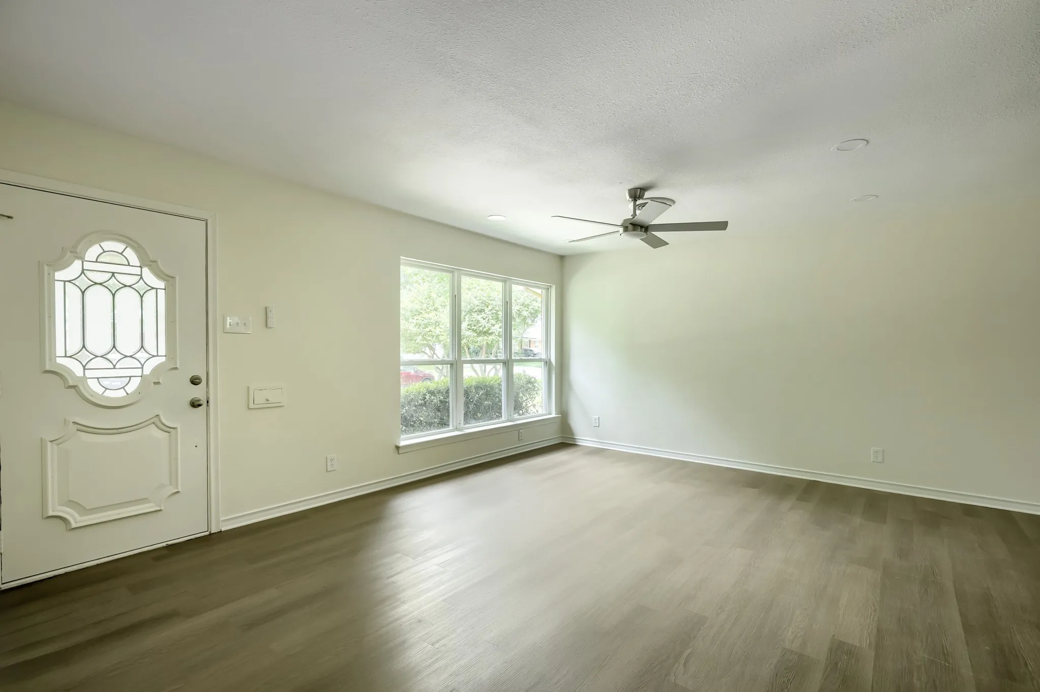 Single Family Residence For Sale in Dallas County , 11624 Tuscany Way, Dallas, Texas 75218, 3 Bedroom, 2 Bathroom, 1 Garage spaces, 1,353 Sqft, built in 1955, mls#21176403, Real Estate Agent in Dallas, Homes For Sale in Dallas county, Homes For Sale in Dallas, Realtor in Dallas Texas, Real Estate Brokerage Independent Realty Texas, Luminita Cordes Realtor