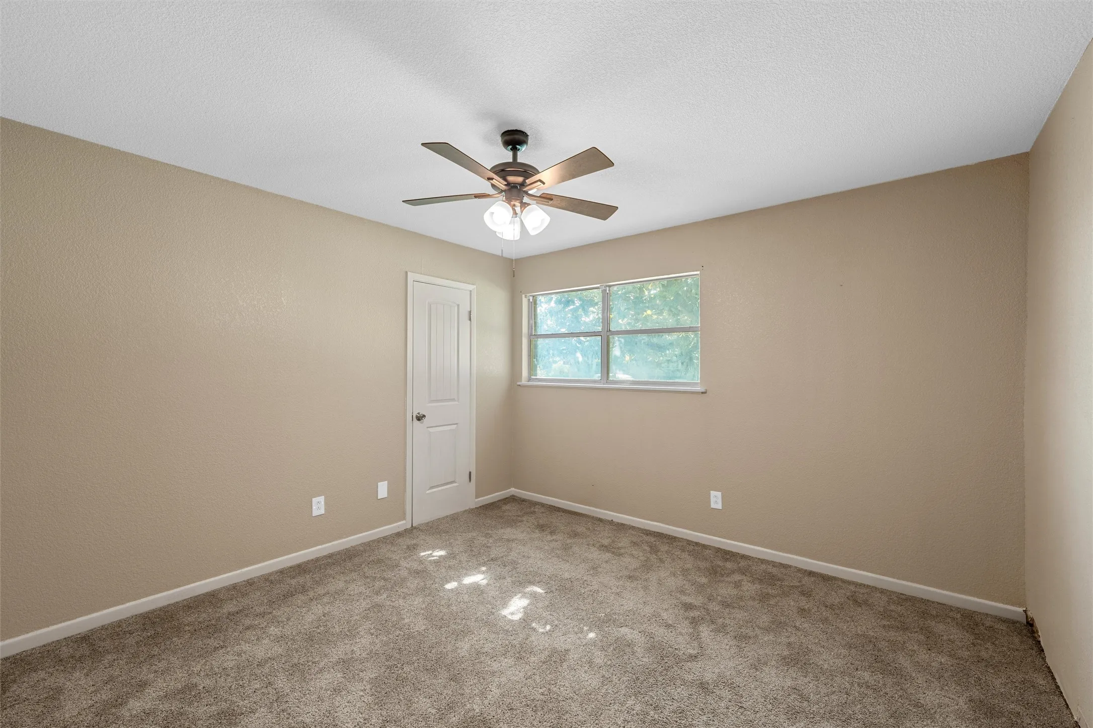 Single Family Residence For Sale in Mc Lennan County , 605 N Roberts Street, West, Texas 76691, 3 Bedroom, 2 Bathroom, 2 Garage spaces, 2,631 Sqft, built in 1966, mls#21288940, Real Estate Agent in West, Homes For Sale in Mc Lennan county, Homes For Sale in West, Realtor in West Texas, Real Estate Brokerage Independent Realty Texas, Luminita Cordes Realtor