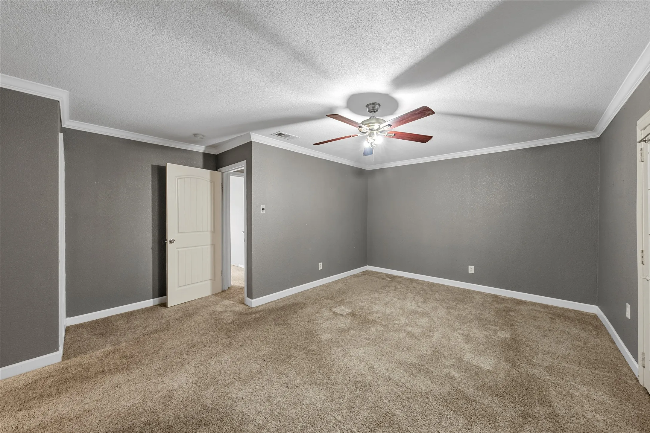 Single Family Residence For Sale in Mc Lennan County , 605 N Roberts Street, West, Texas 76691, 3 Bedroom, 2 Bathroom, 2 Garage spaces, 2,631 Sqft, built in 1966, mls#21288940, Real Estate Agent in West, Homes For Sale in Mc Lennan county, Homes For Sale in West, Realtor in West Texas, Real Estate Brokerage Independent Realty Texas, Luminita Cordes Realtor