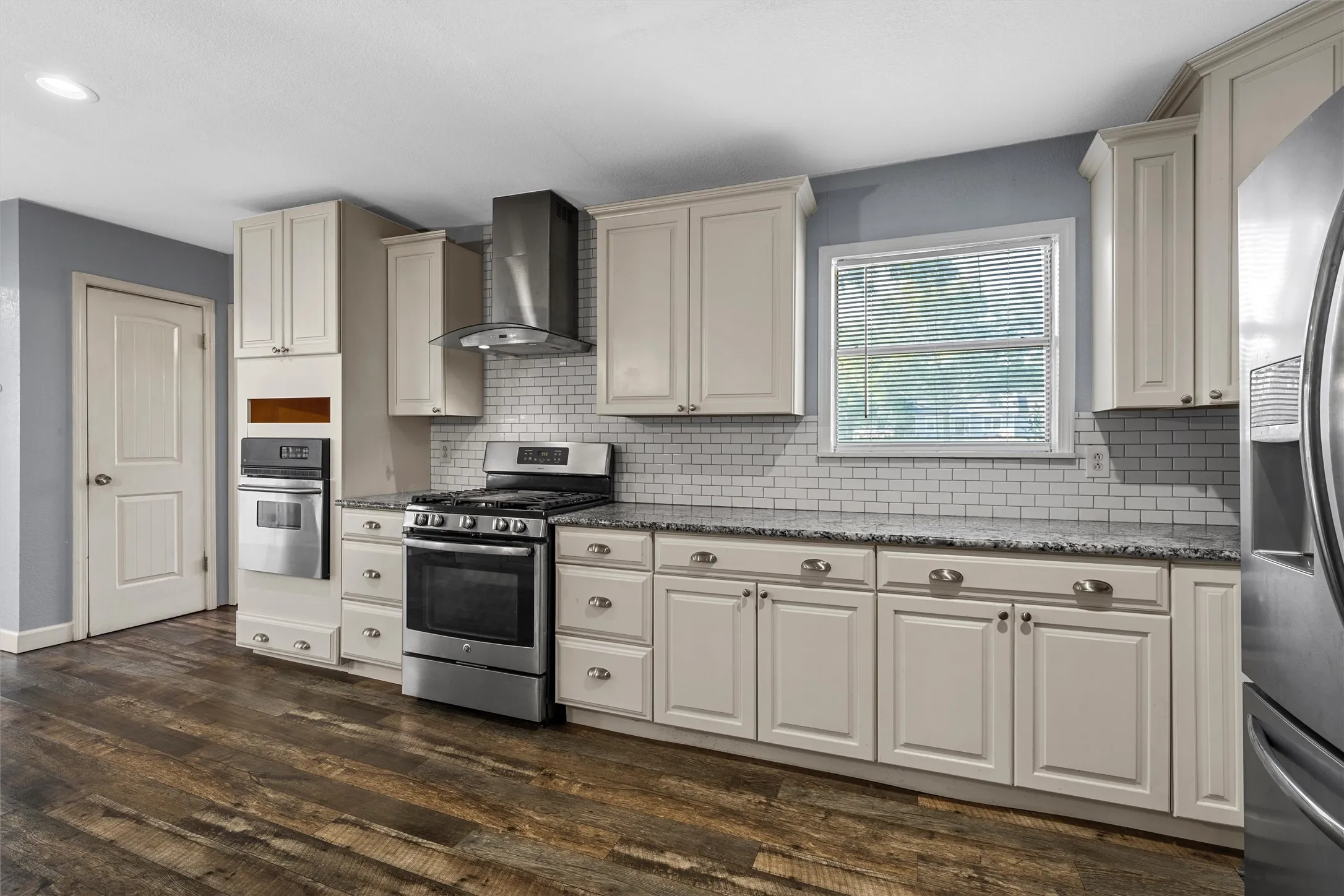 Single Family Residence For Sale in Mc Lennan County , 605 N Roberts Street, West, Texas 76691, 3 Bedroom, 2 Bathroom, 2 Garage spaces, 2,631 Sqft, built in 1966, mls#21288940, Real Estate Agent in West, Homes For Sale in Mc Lennan county, Homes For Sale in West, Realtor in West Texas, Real Estate Brokerage Independent Realty Texas, Luminita Cordes Realtor