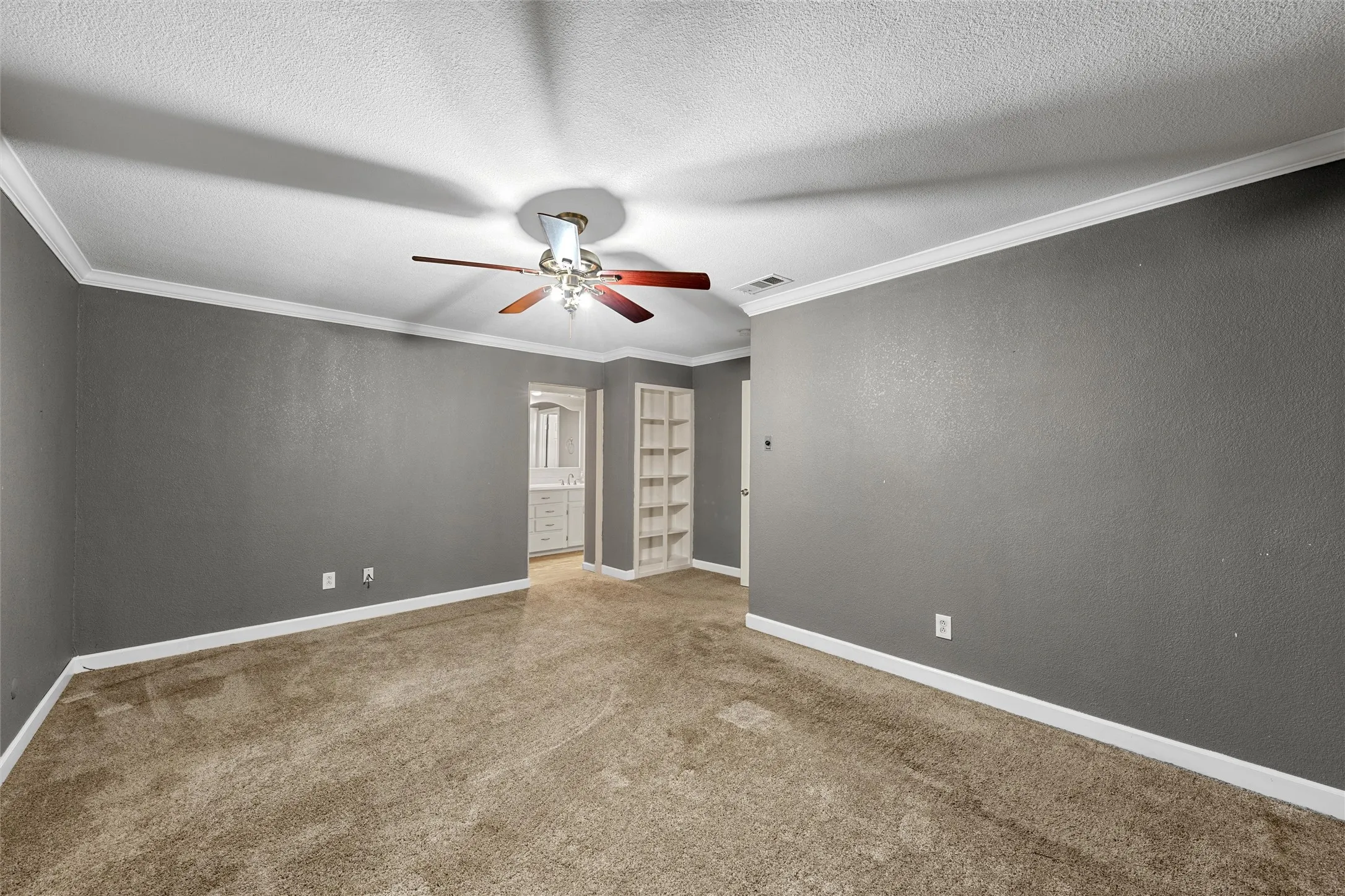 Single Family Residence For Sale in Mc Lennan County , 605 N Roberts Street, West, Texas 76691, 3 Bedroom, 2 Bathroom, 2 Garage spaces, 2,631 Sqft, built in 1966, mls#21288940, Real Estate Agent in West, Homes For Sale in Mc Lennan county, Homes For Sale in West, Realtor in West Texas, Real Estate Brokerage Independent Realty Texas, Luminita Cordes Realtor