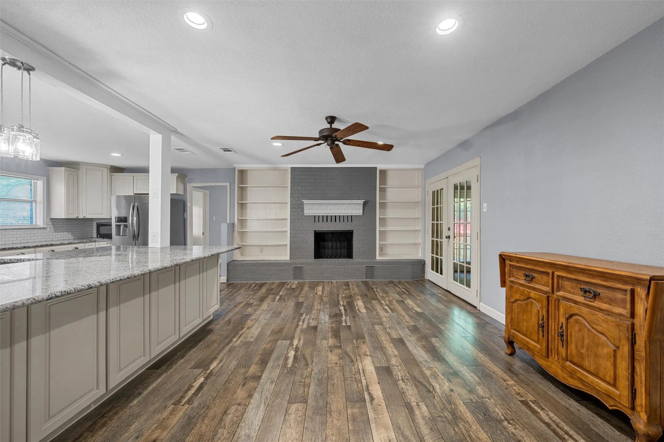 Single Family Residence For Sale in Mc Lennan County , 605 N Roberts Street, West, Texas 76691, 3 Bedroom, 2 Bathroom, 2 Garage spaces, 2,631 Sqft, built in 1966, mls#21288940, Real Estate Agent in West, Homes For Sale in Mc Lennan county, Homes For Sale in West, Realtor in West Texas, Real Estate Brokerage Independent Realty Texas, Luminita Cordes Realtor
