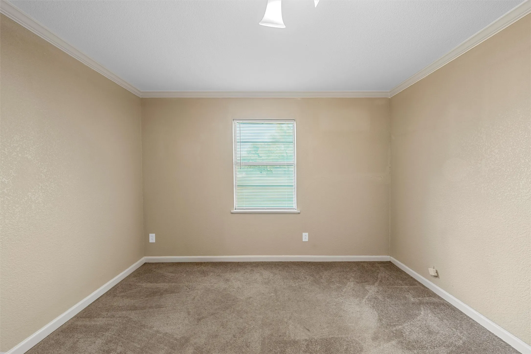 Single Family Residence For Sale in Mc Lennan County , 605 N Roberts Street, West, Texas 76691, 3 Bedroom, 2 Bathroom, 2 Garage spaces, 2,631 Sqft, built in 1966, mls#21288940, Real Estate Agent in West, Homes For Sale in Mc Lennan county, Homes For Sale in West, Realtor in West Texas, Real Estate Brokerage Independent Realty Texas, Luminita Cordes Realtor
