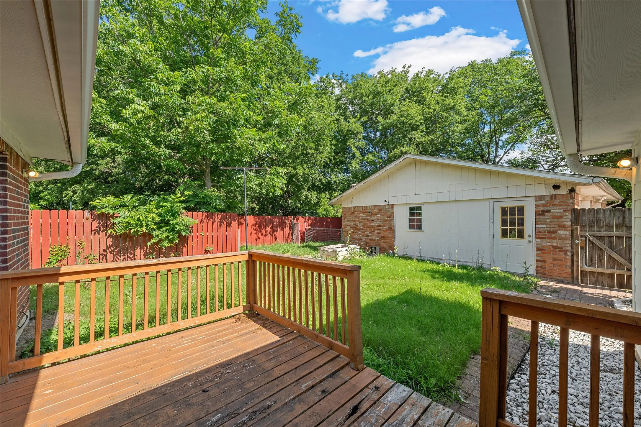 Single Family Residence For Sale in Mc Lennan County , 605 N Roberts Street, West, Texas 76691, 3 Bedroom, 2 Bathroom, 2 Garage spaces, 2,631 Sqft, built in 1966, mls#21288940, Real Estate Agent in West, Homes For Sale in Mc Lennan county, Homes For Sale in West, Realtor in West Texas, Real Estate Brokerage Independent Realty Texas, Luminita Cordes Realtor