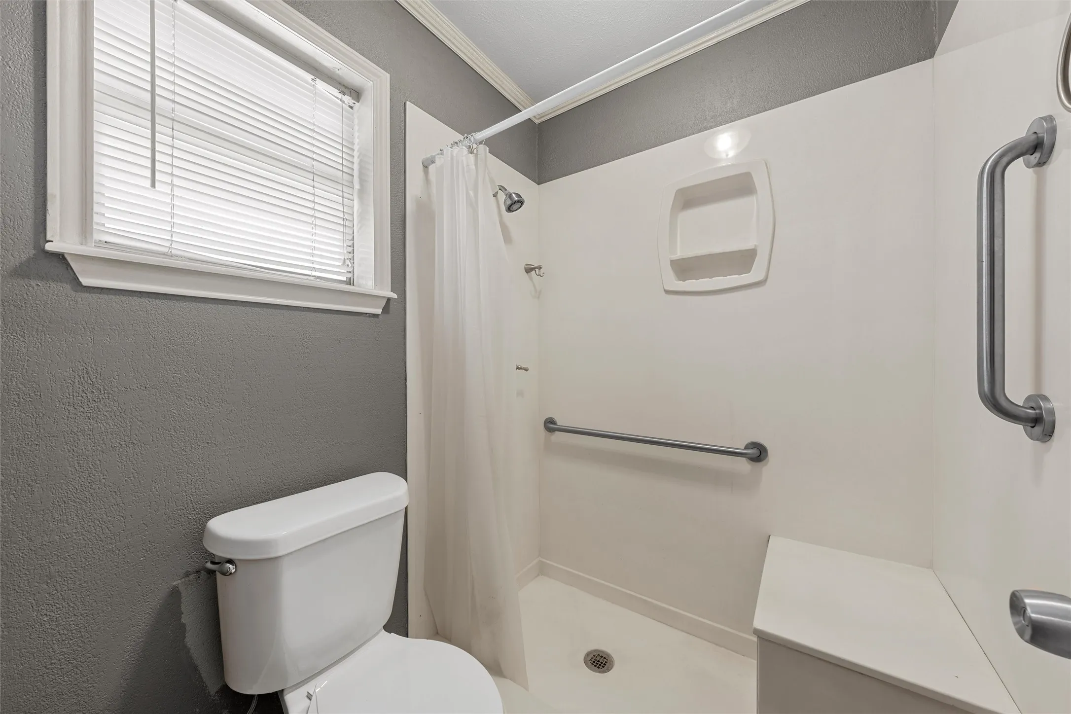 Single Family Residence For Sale in Mc Lennan County , 605 N Roberts Street, West, Texas 76691, 3 Bedroom, 2 Bathroom, 2 Garage spaces, 2,631 Sqft, built in 1966, mls#21288940, Real Estate Agent in West, Homes For Sale in Mc Lennan county, Homes For Sale in West, Realtor in West Texas, Real Estate Brokerage Independent Realty Texas, Luminita Cordes Realtor