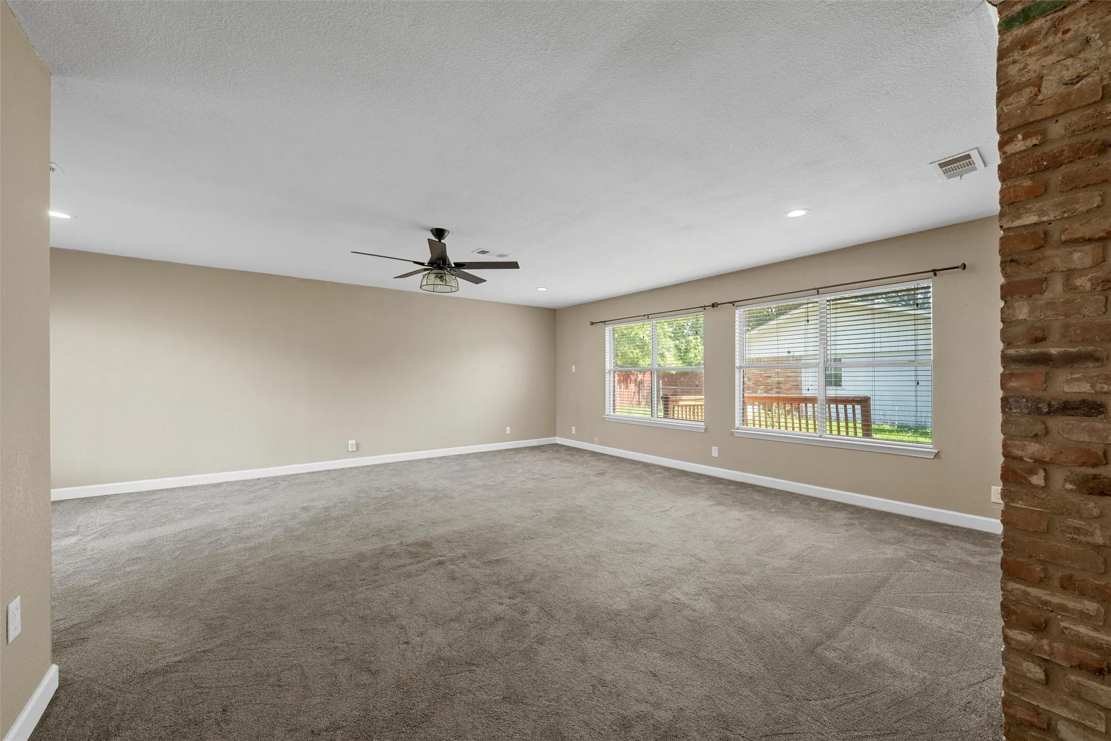 Single Family Residence For Sale in Mc Lennan County , 605 N Roberts Street, West, Texas 76691, 3 Bedroom, 2 Bathroom, 2 Garage spaces, 2,631 Sqft, built in 1966, mls#21288940, Real Estate Agent in West, Homes For Sale in Mc Lennan county, Homes For Sale in West, Realtor in West Texas, Real Estate Brokerage Independent Realty Texas, Luminita Cordes Realtor