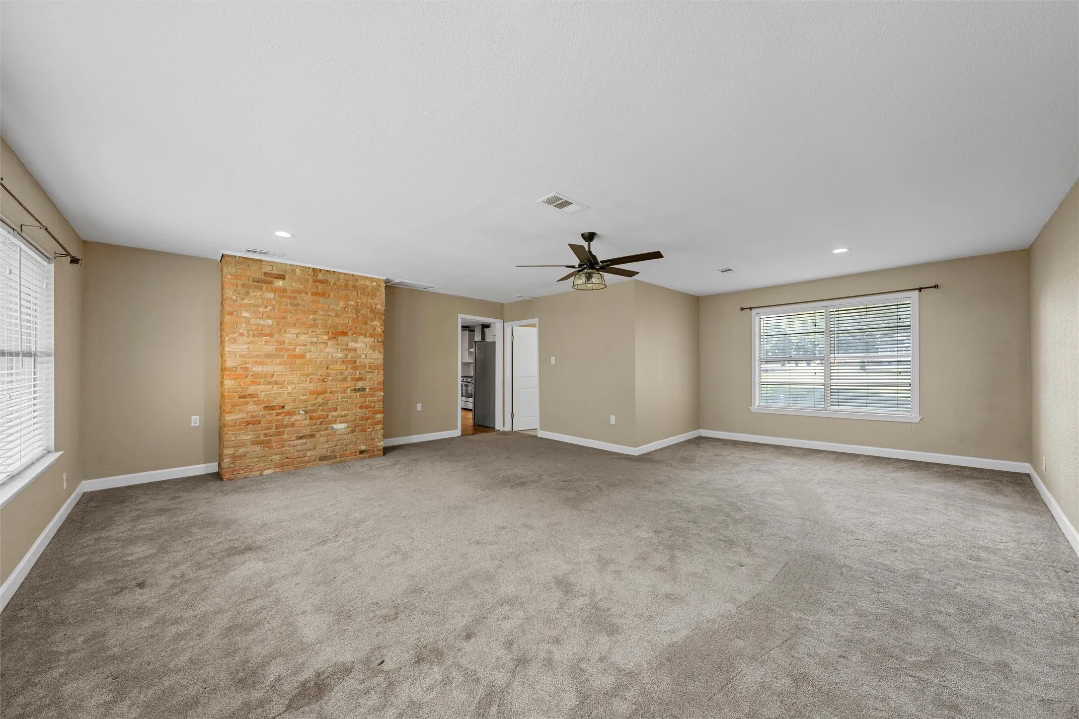 Single Family Residence For Sale in Mc Lennan County , 605 N Roberts Street, West, Texas 76691, 3 Bedroom, 2 Bathroom, 2 Garage spaces, 2,631 Sqft, built in 1966, mls#21288940, Real Estate Agent in West, Homes For Sale in Mc Lennan county, Homes For Sale in West, Realtor in West Texas, Real Estate Brokerage Independent Realty Texas, Luminita Cordes Realtor