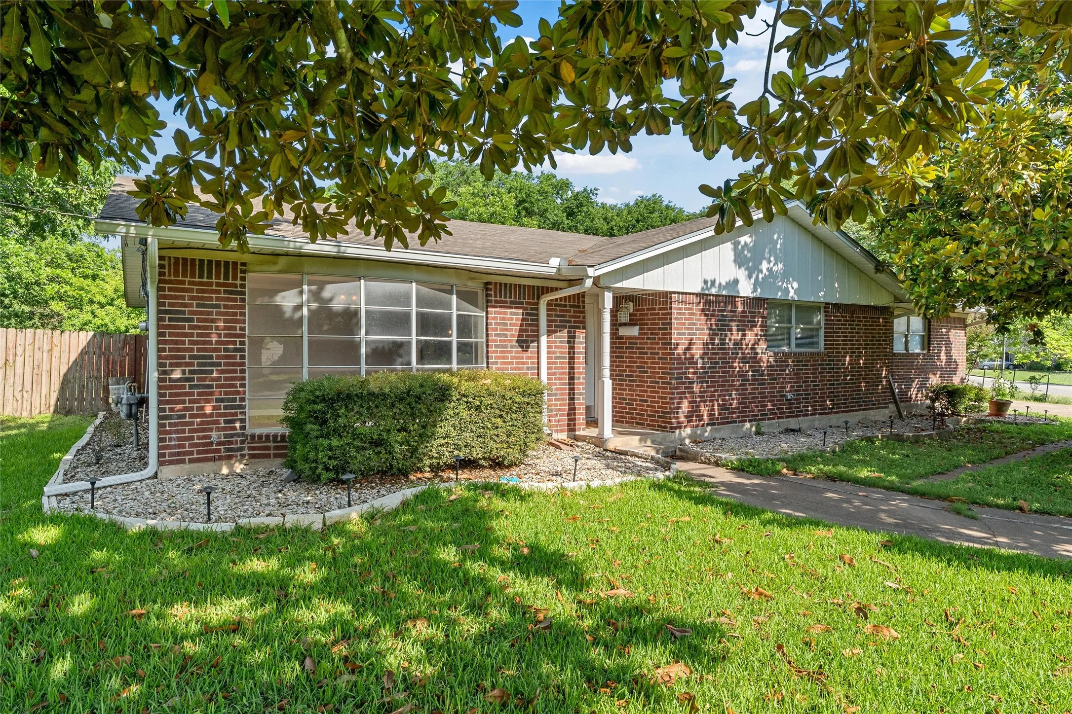 Single Family Residence For Sale in Mc Lennan County , 605 N Roberts Street, West, Texas 76691, 3 Bedroom, 2 Bathroom, 2 Garage spaces, 2,631 Sqft, built in 1966, mls#21288940, Real Estate Agent in West, Homes For Sale in Mc Lennan county, Homes For Sale in West, Realtor in West Texas, Real Estate Brokerage Independent Realty Texas, Luminita Cordes Realtor