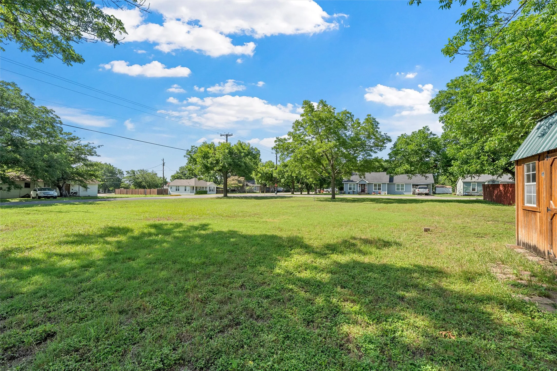 Single Family Residence For Sale in Mc Lennan County , 605 N Roberts Street, West, Texas 76691, 3 Bedroom, 2 Bathroom, 2 Garage spaces, 2,631 Sqft, built in 1966, mls#21288940, Real Estate Agent in West, Homes For Sale in Mc Lennan county, Homes For Sale in West, Realtor in West Texas, Real Estate Brokerage Independent Realty Texas, Luminita Cordes Realtor