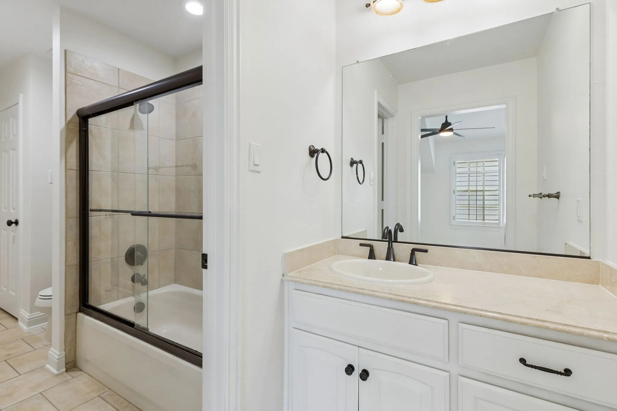 Single Family Residence For Sale in Denton County , 1101 King Mark Drive, Lewisville, Texas 75056, 5 Bedroom, 6 Bathroom, 3 Garage spaces, 5,289 Sqft, built in 2006, mls#21287758, Real Estate Agent in Lewisville, Homes For Sale in Denton county, Homes For Sale in Lewisville, Realtor in Lewisville Texas, Real Estate Brokerage Independent Realty Texas, Luminita Cordes Realtor