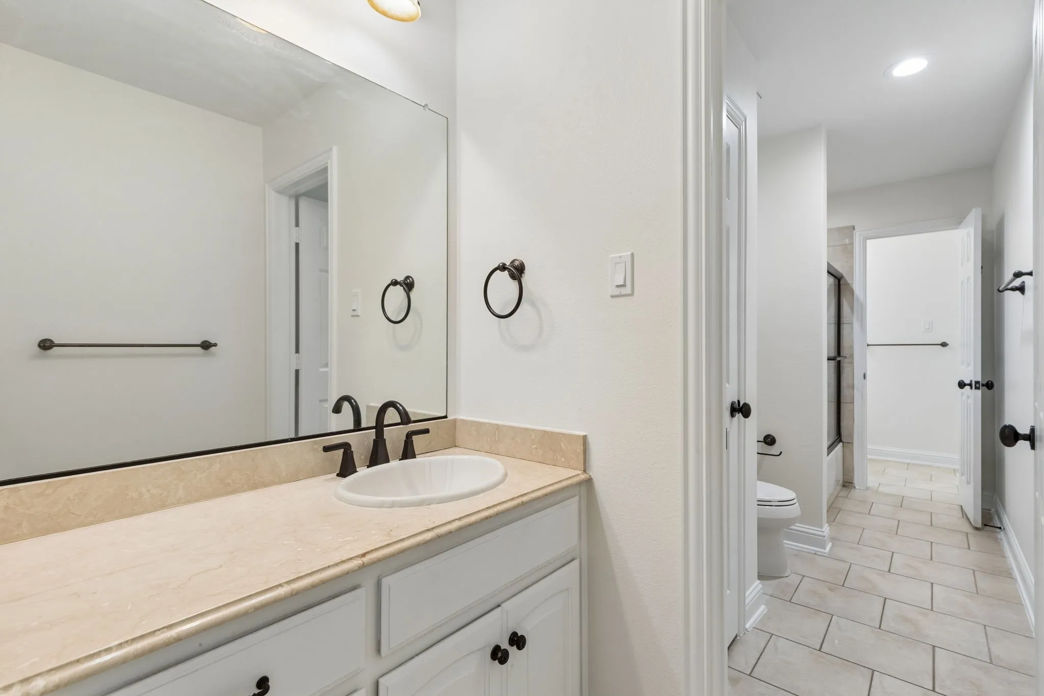 Single Family Residence For Sale in Denton County , 1101 King Mark Drive, Lewisville, Texas 75056, 5 Bedroom, 6 Bathroom, 3 Garage spaces, 5,289 Sqft, built in 2006, mls#21287758, Real Estate Agent in Lewisville, Homes For Sale in Denton county, Homes For Sale in Lewisville, Realtor in Lewisville Texas, Real Estate Brokerage Independent Realty Texas, Luminita Cordes Realtor