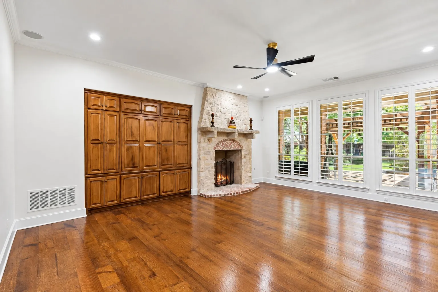 Single Family Residence For Sale in Denton County , 1101 King Mark Drive, Lewisville, Texas 75056, 5 Bedroom, 6 Bathroom, 3 Garage spaces, 5,289 Sqft, built in 2006, mls#21287758, Real Estate Agent in Lewisville, Homes For Sale in Denton county, Homes For Sale in Lewisville, Realtor in Lewisville Texas, Real Estate Brokerage Independent Realty Texas, Luminita Cordes Realtor