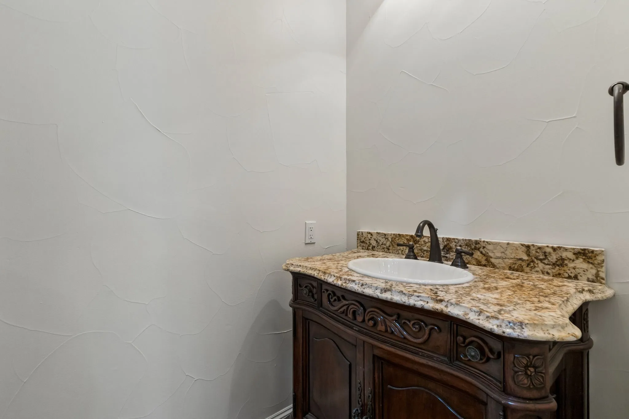 Single Family Residence For Sale in Denton County , 1101 King Mark Drive, Lewisville, Texas 75056, 5 Bedroom, 6 Bathroom, 3 Garage spaces, 5,289 Sqft, built in 2006, mls#21287758, Real Estate Agent in Lewisville, Homes For Sale in Denton county, Homes For Sale in Lewisville, Realtor in Lewisville Texas, Real Estate Brokerage Independent Realty Texas, Luminita Cordes Realtor