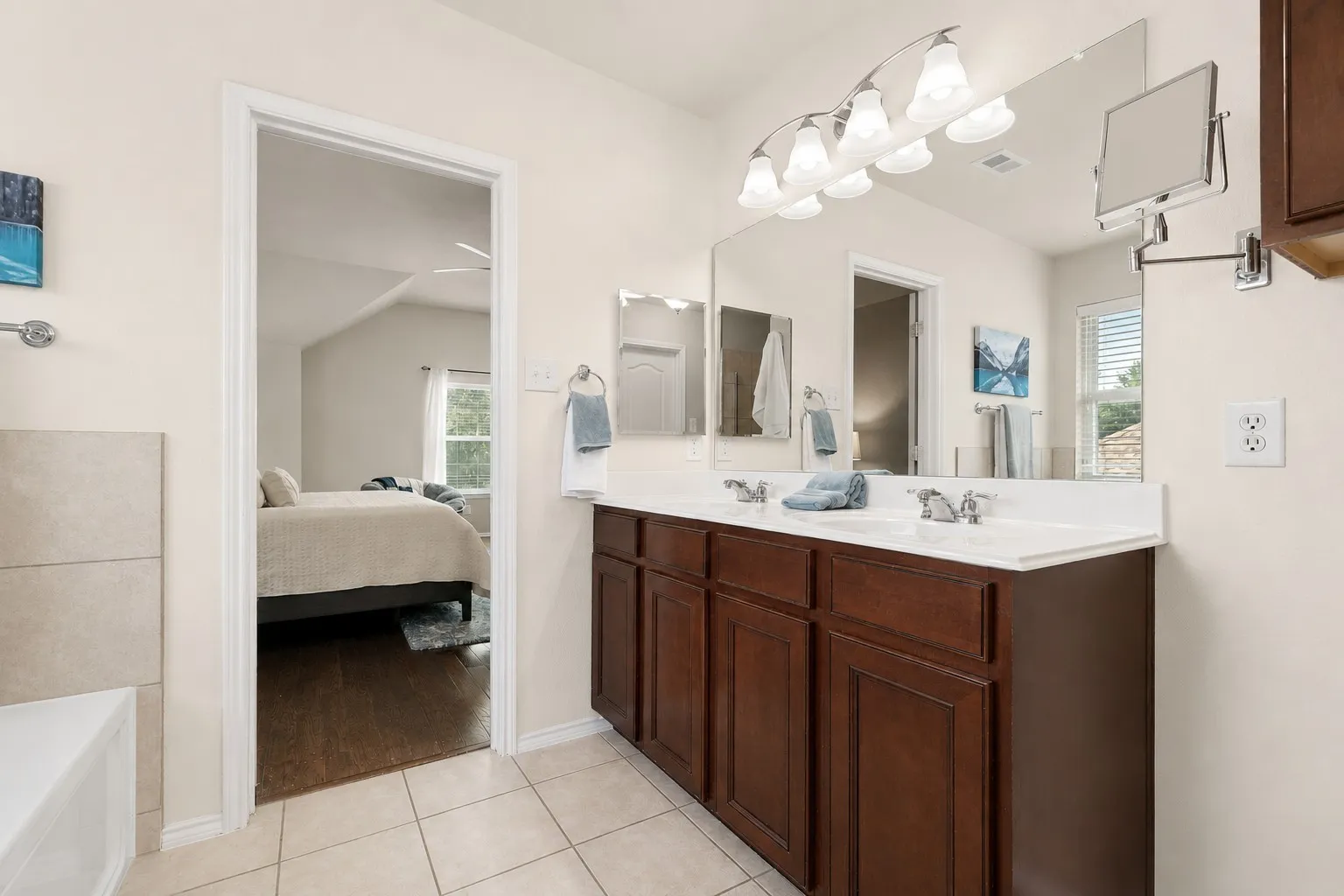 Single Family Residence For Sale in Collin County , 9308 Jerico Drive, Mc Kinney, Texas 75072, 3 Bedroom, 3 Bathroom, 2 Garage spaces, 2,256 Sqft, built in 2008, mls#21289152, Real Estate Agent in Mc Kinney, Homes For Sale in Collin county, Homes For Sale in Mc Kinney, Realtor in Mc Kinney Texas, Real Estate Brokerage Independent Realty Texas, Luminita Cordes Realtor