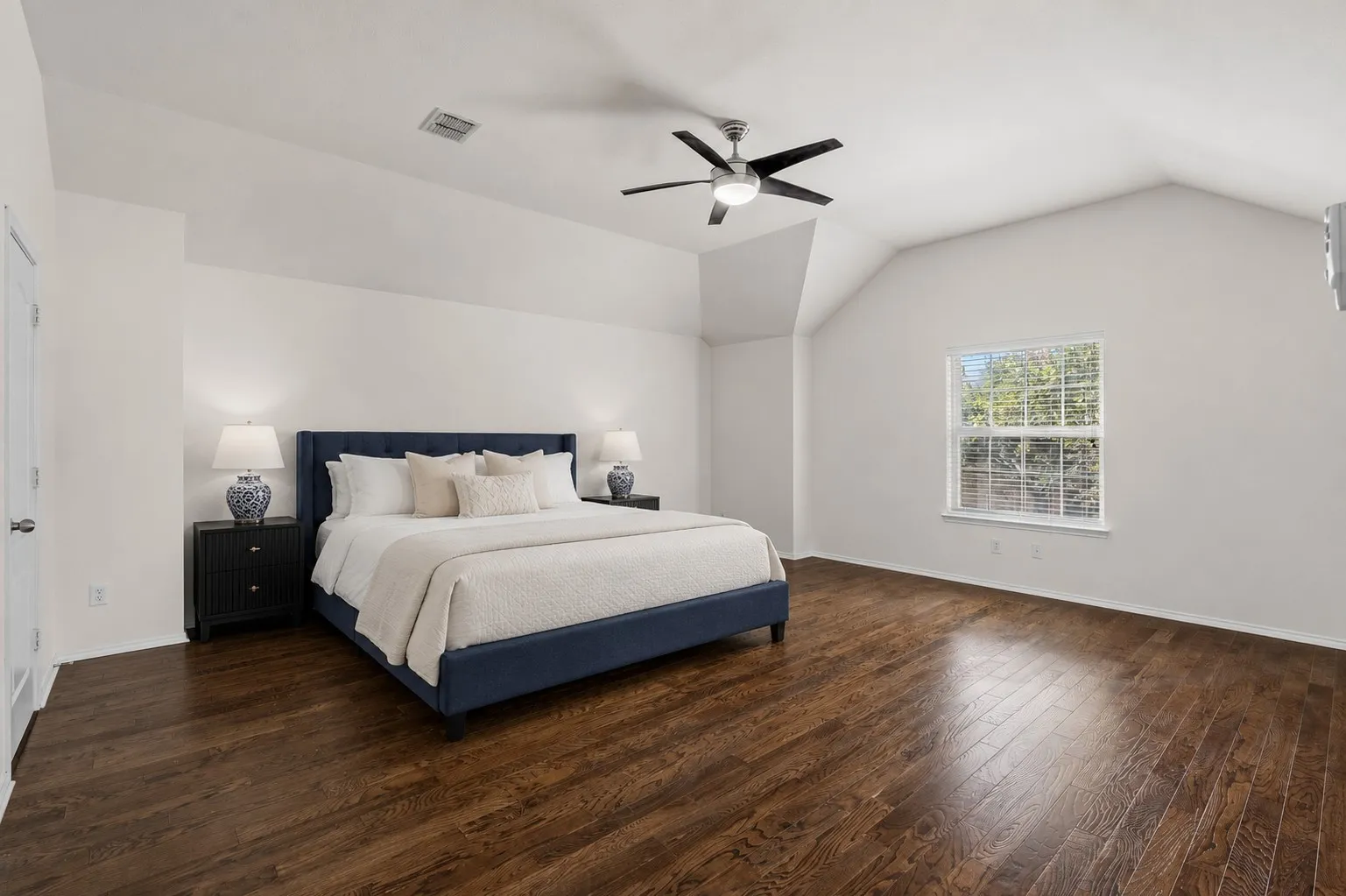 This room has been virtually staged