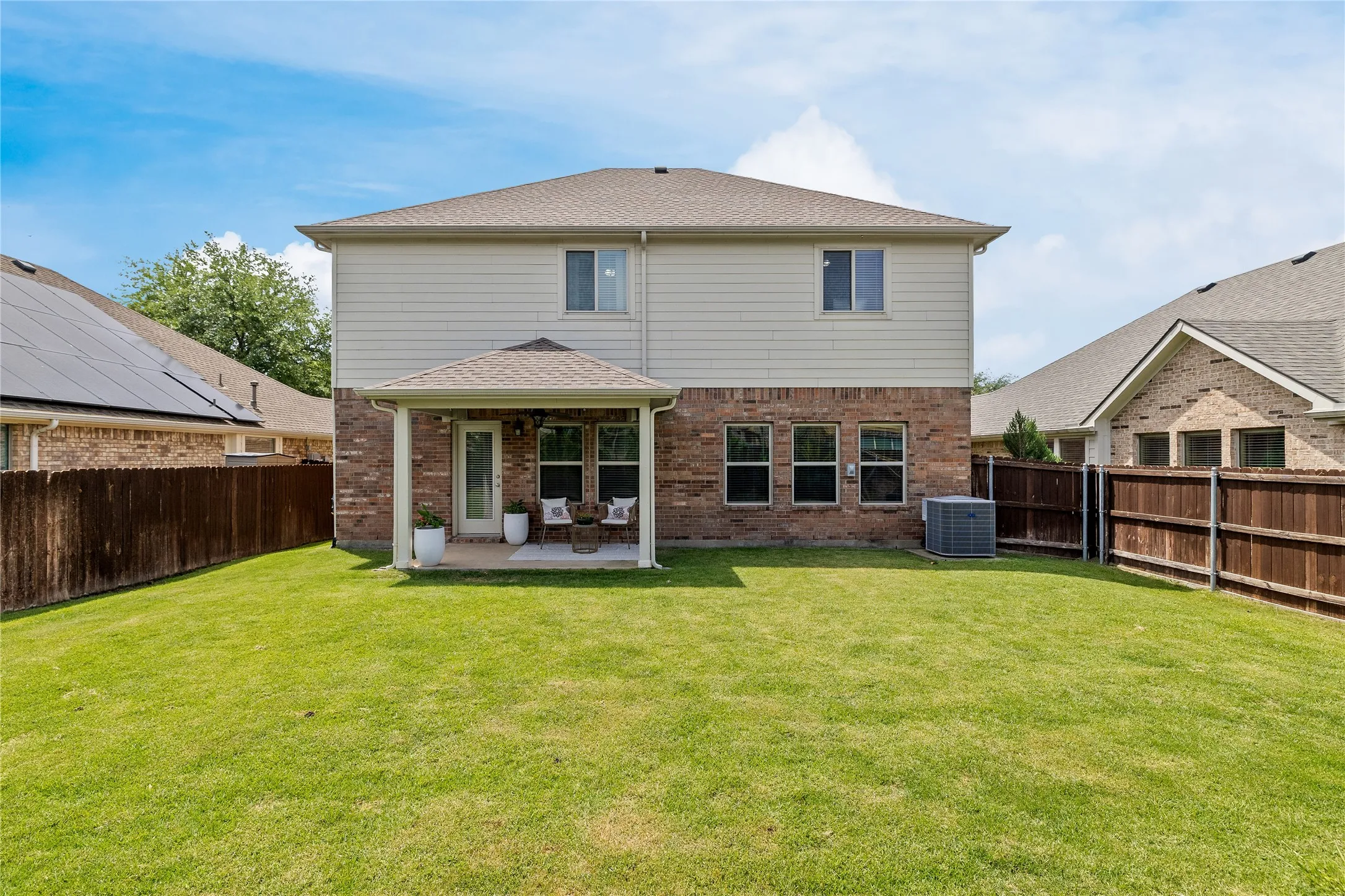 Single Family Residence For Sale in Collin County , 9308 Jerico Drive, Mc Kinney, Texas 75072, 3 Bedroom, 3 Bathroom, 2 Garage spaces, 2,256 Sqft, built in 2008, mls#21289152, Real Estate Agent in Mc Kinney, Homes For Sale in Collin county, Homes For Sale in Mc Kinney, Realtor in Mc Kinney Texas, Real Estate Brokerage Independent Realty Texas, Luminita Cordes Realtor