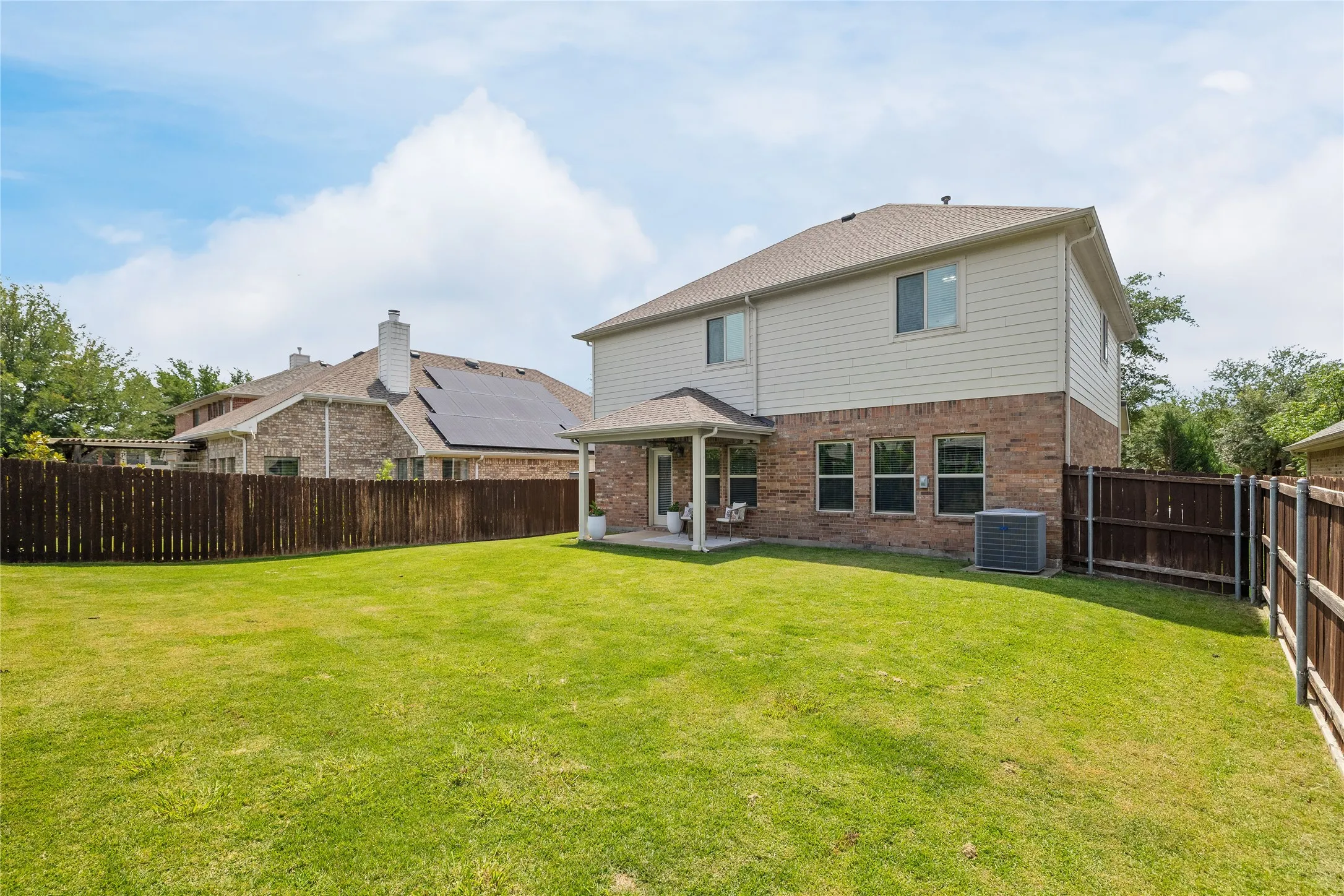 Single Family Residence For Sale in Collin County , 9308 Jerico Drive, Mc Kinney, Texas 75072, 3 Bedroom, 3 Bathroom, 2 Garage spaces, 2,256 Sqft, built in 2008, mls#21289152, Real Estate Agent in Mc Kinney, Homes For Sale in Collin county, Homes For Sale in Mc Kinney, Realtor in Mc Kinney Texas, Real Estate Brokerage Independent Realty Texas, Luminita Cordes Realtor