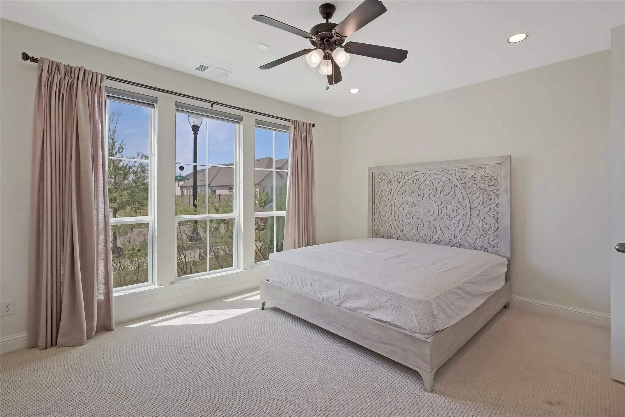 Single Family Residence For Sale in Collin County , 15513 Fringe Tree Road, Frisco, Texas 75035, 4 Bedroom, 4 Bathroom, 2 Garage spaces, 3,421 Sqft, built in 2023, mls#21289893, Real Estate Agent in Frisco, Homes For Sale in Collin county, Homes For Sale in Frisco, Realtor in Frisco Texas, Real Estate Brokerage Independent Realty Texas, Luminita Cordes Realtor