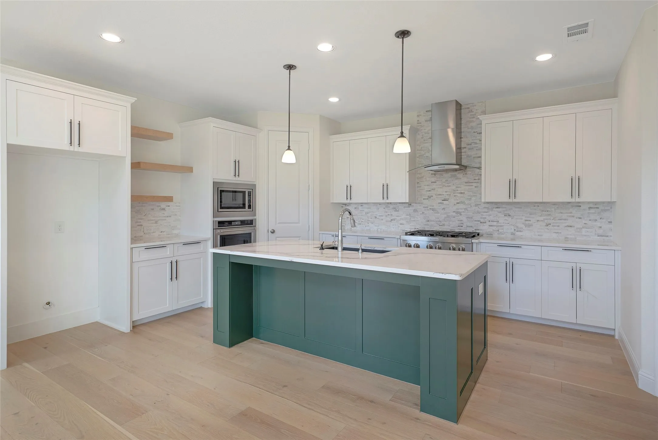 Single Family Residence For Sale in Collin County , 15513 Fringe Tree Road, Frisco, Texas 75035, 4 Bedroom, 4 Bathroom, 2 Garage spaces, 3,421 Sqft, built in 2023, mls#21289893, Real Estate Agent in Frisco, Homes For Sale in Collin county, Homes For Sale in Frisco, Realtor in Frisco Texas, Real Estate Brokerage Independent Realty Texas, Luminita Cordes Realtor