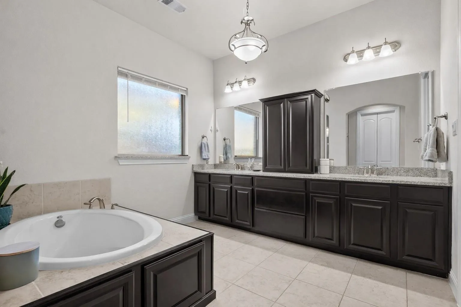 Single Family Residence For Sale in Denton County , 1416 9th Street, Argyle, Texas 76226, 4 Bedroom, 4 Bathroom, 3 Garage spaces, 3,721 Sqft, built in 2015, mls#21290743, Real Estate Agent in Argyle, Homes For Sale in Denton county, Homes For Sale in Argyle, Realtor in Argyle Texas, Real Estate Brokerage Independent Realty Texas, Luminita Cordes Realtor