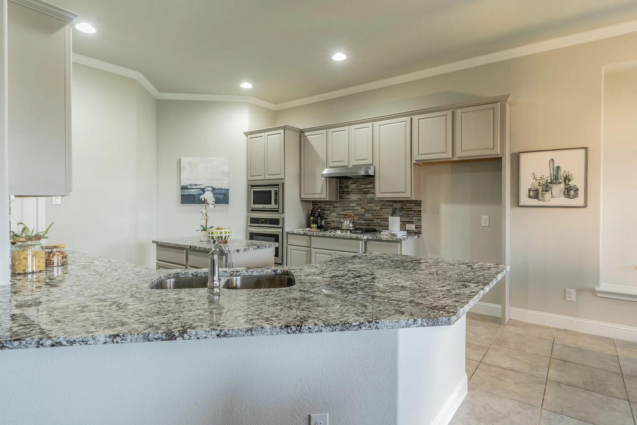 The kitchen features a breakfast bar for extra versatility.