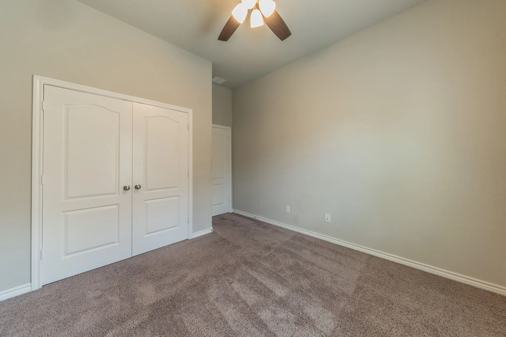 Single Family Residence For Sale in Tarrant County , 5904 Richmond Drive, North Richland Hills, Texas 76180, 4 Bedroom, 3 Bathroom, 2 Garage spaces, 3,130 Sqft, built in 2017, mls#21289989, Real Estate Agent in North Richland Hills, Homes For Sale in Tarrant county, Homes For Sale in North Richland Hills, Realtor in North Richland Hills Texas, Real Estate Brokerage Independent Realty Texas, Luminita Cordes Realtor