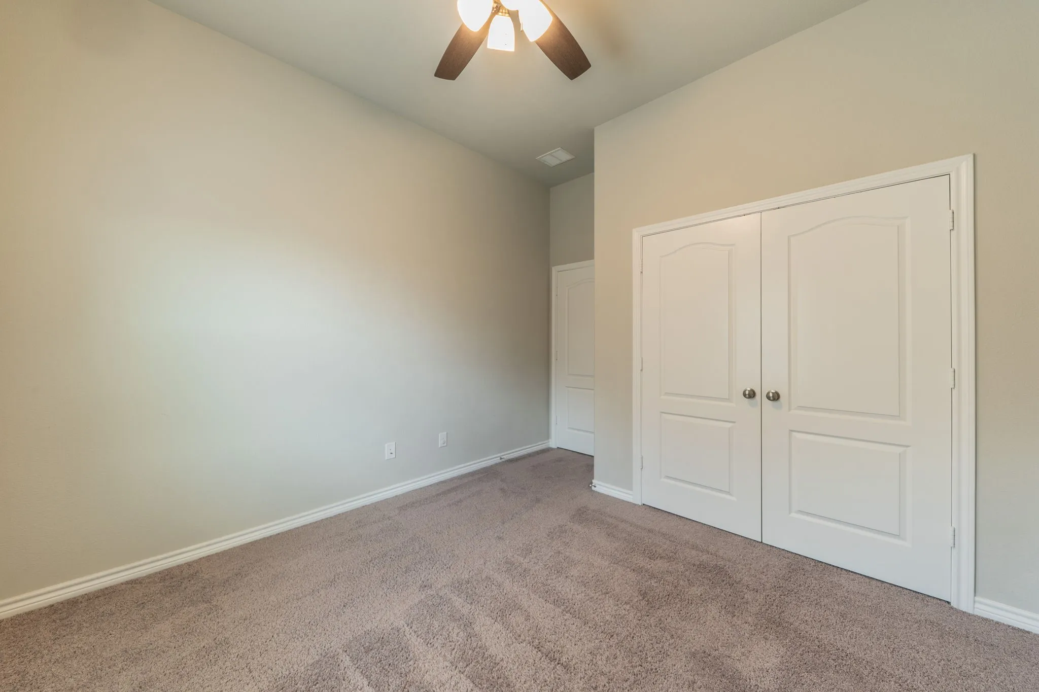 Single Family Residence For Sale in Tarrant County , 5904 Richmond Drive, North Richland Hills, Texas 76180, 4 Bedroom, 3 Bathroom, 2 Garage spaces, 3,130 Sqft, built in 2017, mls#21289989, Real Estate Agent in North Richland Hills, Homes For Sale in Tarrant county, Homes For Sale in North Richland Hills, Realtor in North Richland Hills Texas, Real Estate Brokerage Independent Realty Texas, Luminita Cordes Realtor