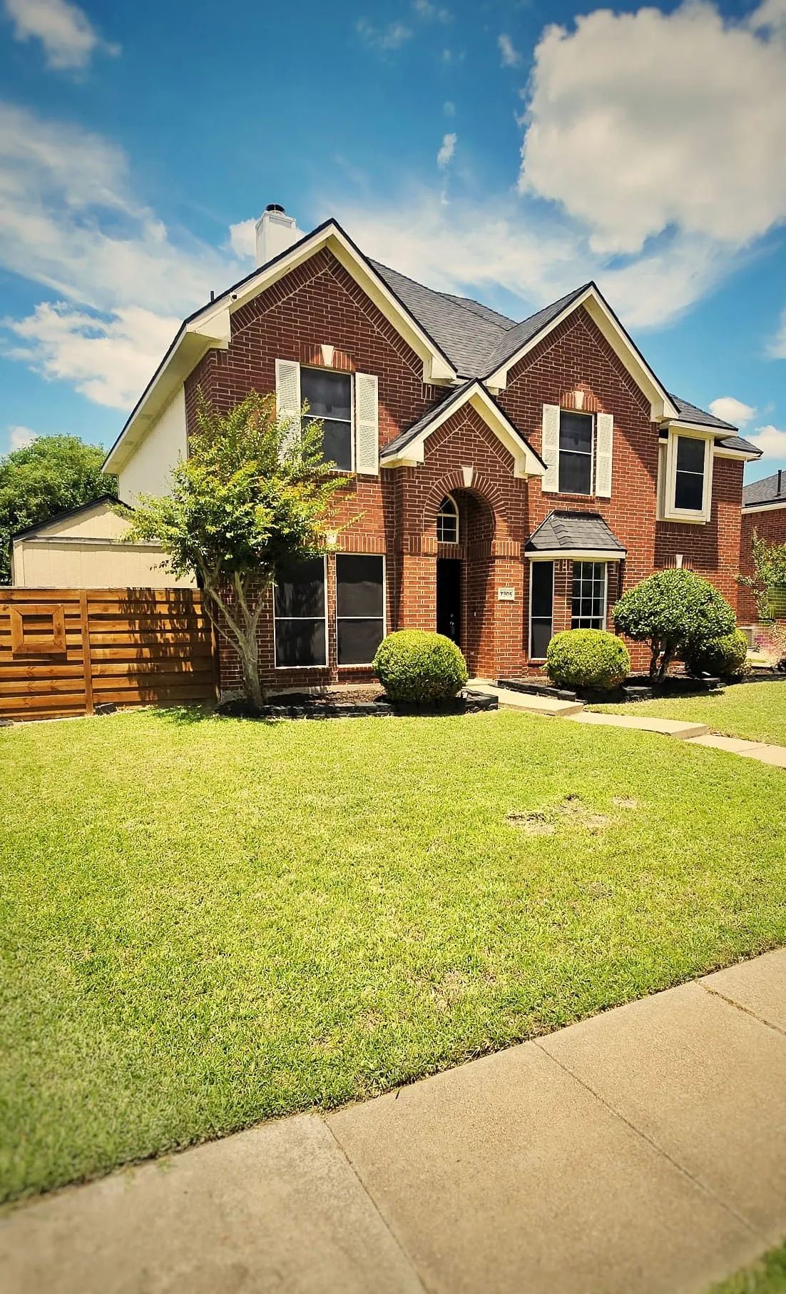 Single Family Residence For Sale in Dallas County , 7305 Gillon Drive, Rowlett, Texas 75089, 4 Bedroom, 3 Bathroom, 2 Garage spaces, 2,372 Sqft, built in 1995, mls#21289656, Real Estate Agent in Rowlett, Homes For Sale in Dallas county, Homes For Sale in Rowlett, Realtor in Rowlett Texas, Real Estate Brokerage Independent Realty Texas, Luminita Cordes Realtor