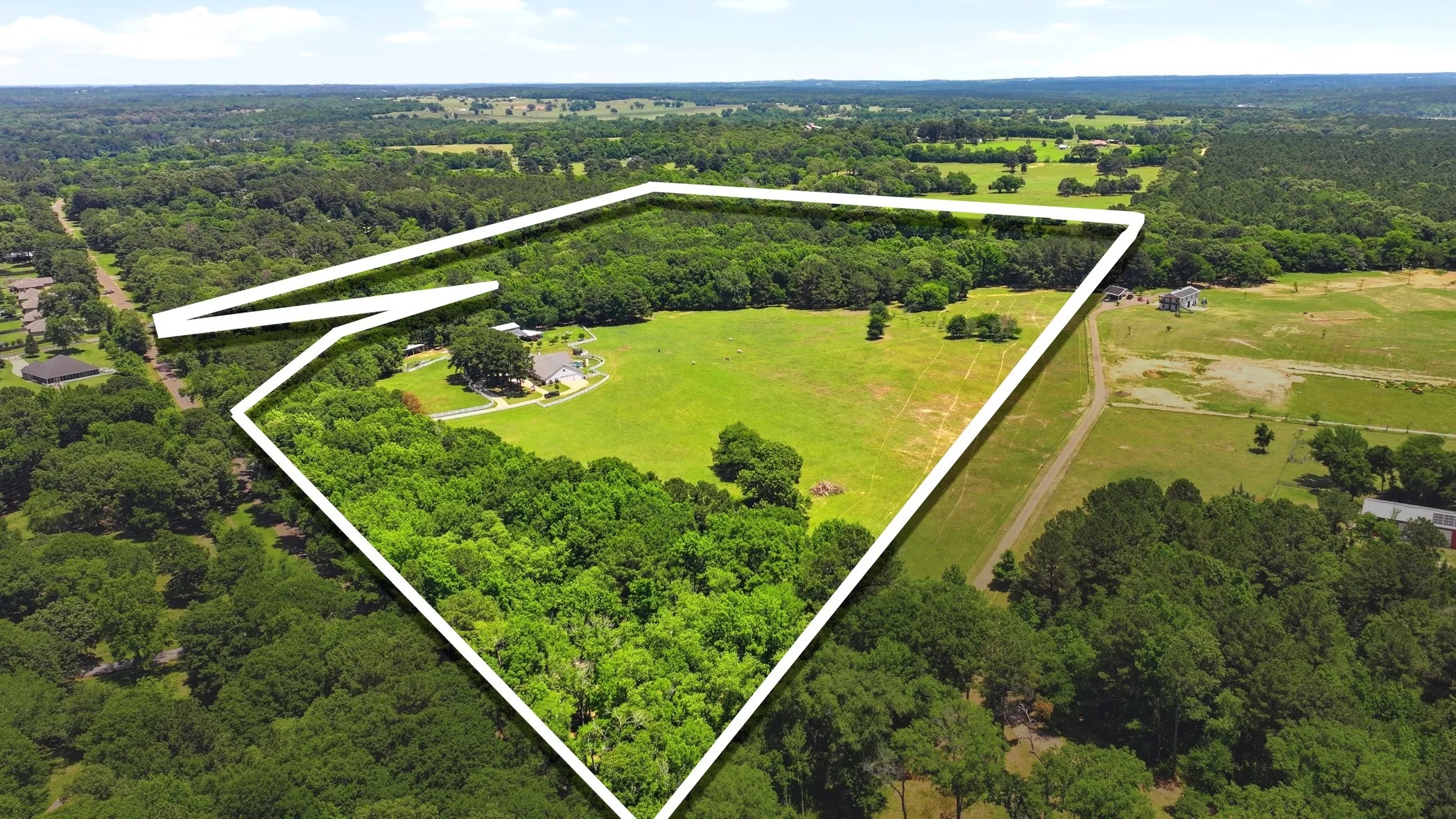 Farm For Sale in Cherokee County , 1357 County Road 3504, Bullard, Texas 75757, 3 Bedroom, 3 Bathroom, 3 Garage spaces, 3,789 Sqft, built in 2017, mls#21290718, Real Estate Agent in Bullard, Homes For Sale in Cherokee county, Homes For Sale in Bullard, Realtor in Bullard Texas, Real Estate Brokerage Independent Realty Texas, Luminita Cordes Realtor