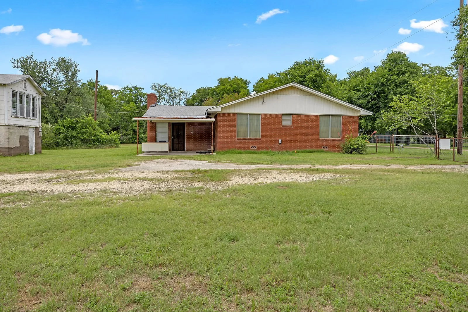 Single Family Residence For Sale in Bosque County , 601 John Street, Morgan, Texas 76671, 2 Bedroom, 2 Bathroom, Garage spaces, 1,590 Sqft, built in 1960, Price $375,000, mls#21288836, Real Estate Agent in Morgan, Homes For Sale in Bosque county, Homes For Sale in Morgan, Realtor in Morgan Texas, Real Estate Brokerage Independent Realty Texas, Luminita Cordes Realtor