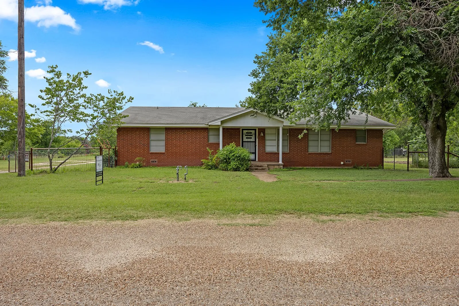 Single Family Residence For Sale in Bosque County , 601 John Street, Morgan, Texas 76671, 2 Bedroom, 2 Bathroom, Garage spaces, 1,590 Sqft, built in 1960, Price $375,000, mls#21288836, Real Estate Agent in Morgan, Homes For Sale in Bosque county, Homes For Sale in Morgan, Realtor in Morgan Texas, Real Estate Brokerage Independent Realty Texas, Luminita Cordes Realtor