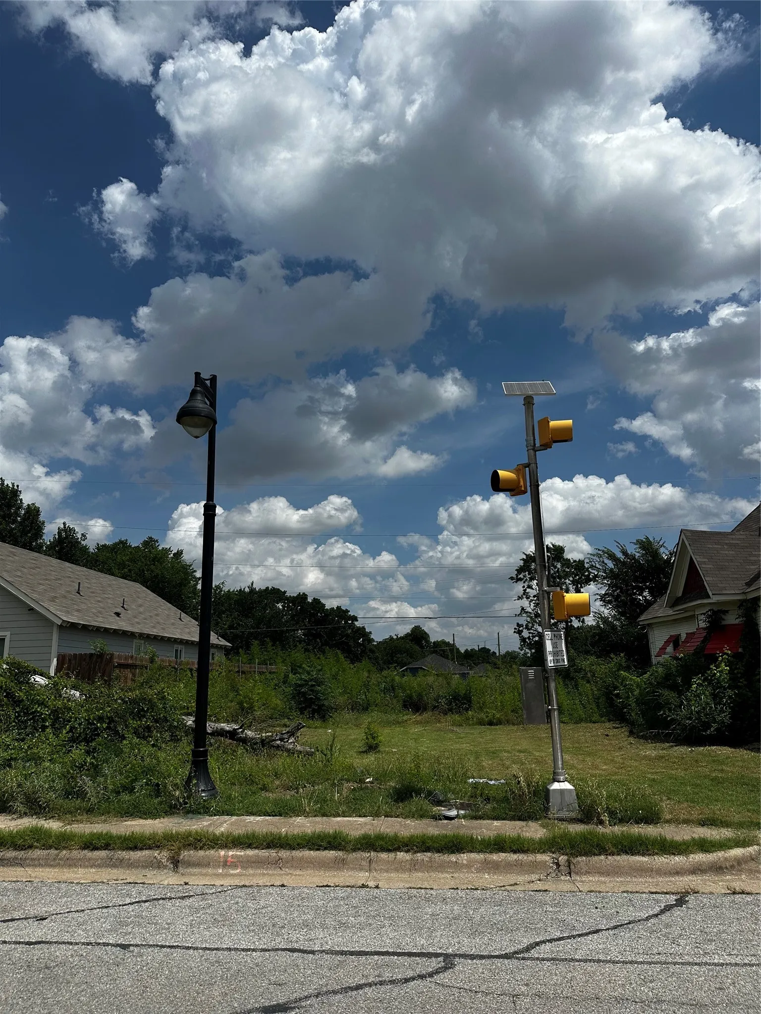 Improved Land For Sale in Tarrant County , 915 E Hattie Street, Fort Worth, Texas 76104, 0, 0, Garage spaces, 0 Sqft, built in 0, Price $110,000, mls#21290824, Real Estate Agent in Fort Worth, Homes For Sale in Tarrant county, Homes For Sale in Fort Worth, Realtor in Fort Worth Texas, Real Estate Brokerage Independent Realty Texas, Luminita Cordes Realtor