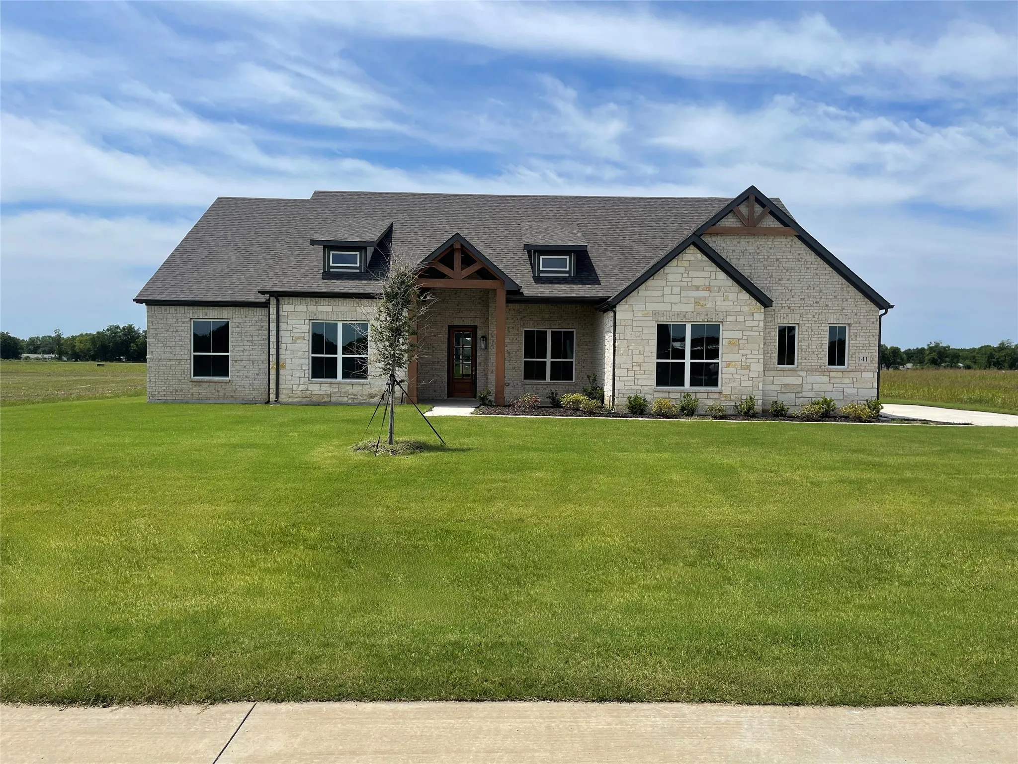 Single Family Residence For Sale in Ellis County , 141 Olson Road, Waxahachie, Texas 75167, 4 Bedroom, 3 Bathroom, 2 Garage spaces, 2,627 Sqft, built in 2024, mls#21290831, Real Estate Agent in Waxahachie, Homes For Sale in Ellis county, Homes For Sale in Waxahachie, Realtor in Waxahachie Texas, Real Estate Brokerage Independent Realty Texas, Luminita Cordes Realtor