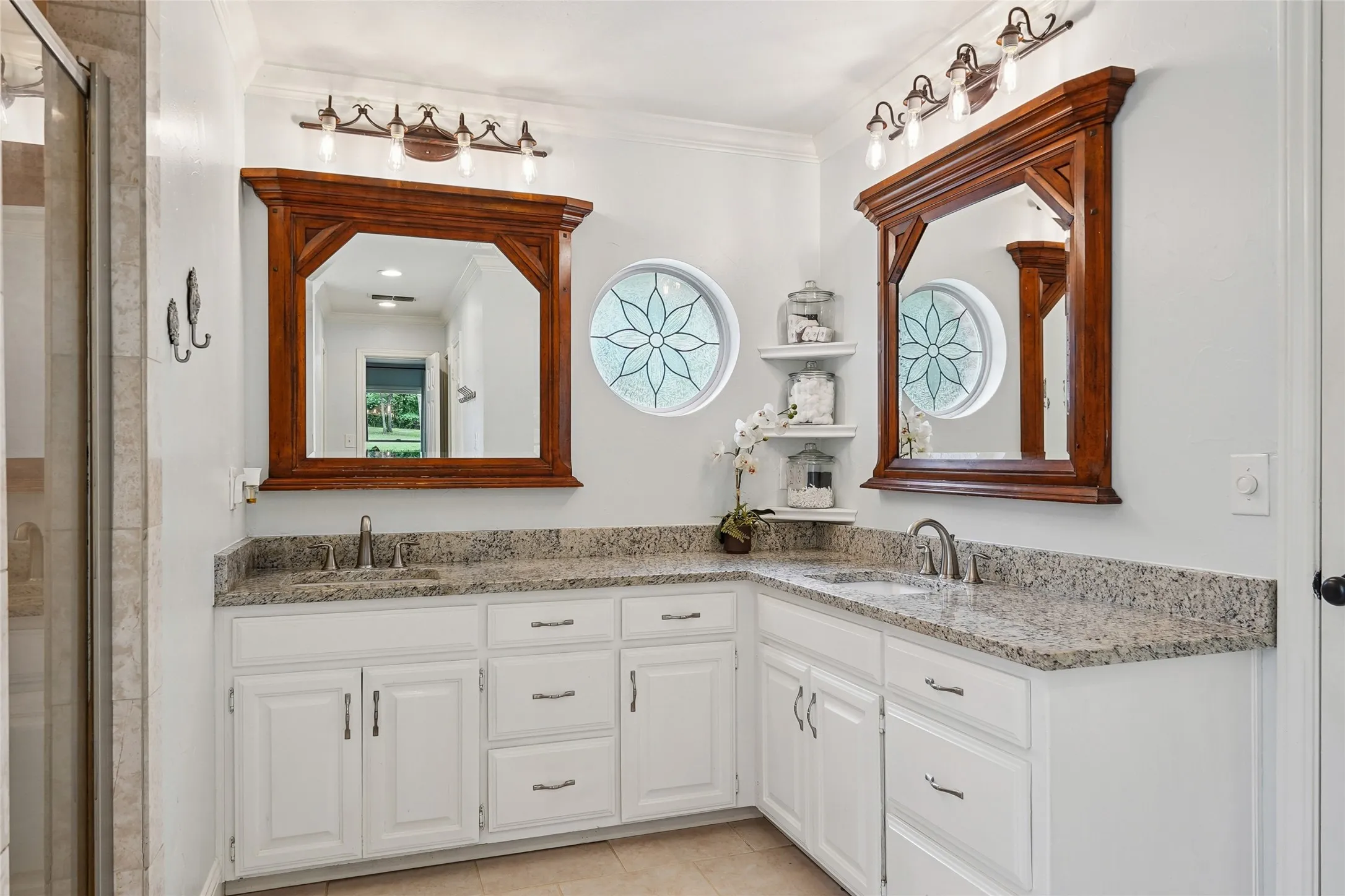 Single Family Residence For Sale in Denton County , 915 Skyline Drive, Argyle, Texas 76226, 5 Bedroom, 4 Bathroom, 2 Garage spaces, 5,895 Sqft, built in 1994, mls#21289183, Real Estate Agent in Argyle, Homes For Sale in Denton county, Homes For Sale in Argyle, Realtor in Argyle Texas, Real Estate Brokerage Independent Realty Texas, Luminita Cordes Realtor
