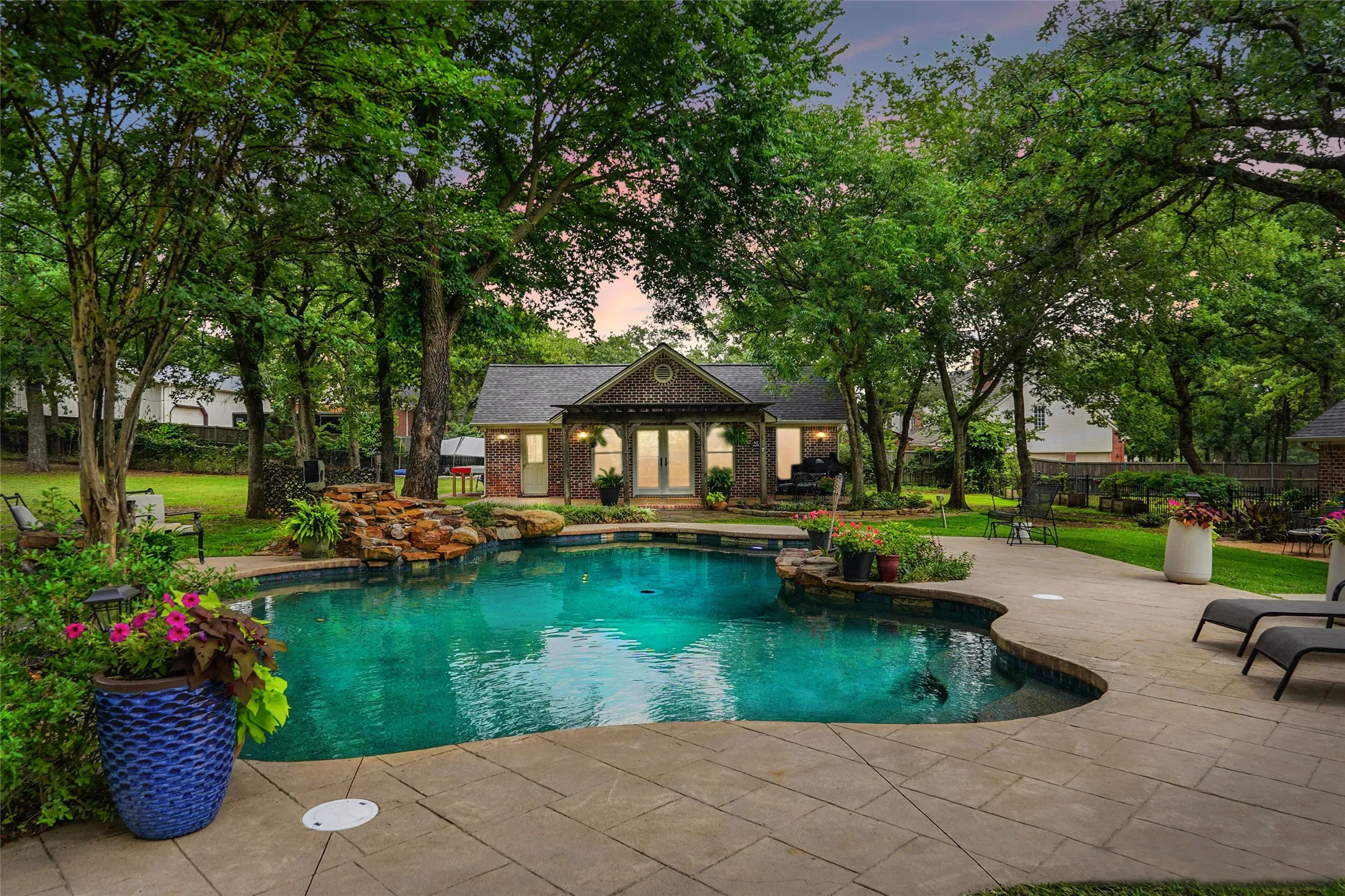 Single Family Residence For Sale in Denton County , 915 Skyline Drive, Argyle, Texas 76226, 5 Bedroom, 4 Bathroom, 2 Garage spaces, 5,895 Sqft, built in 1994, mls#21289183, Real Estate Agent in Argyle, Homes For Sale in Denton county, Homes For Sale in Argyle, Realtor in Argyle Texas, Real Estate Brokerage Independent Realty Texas, Luminita Cordes Realtor