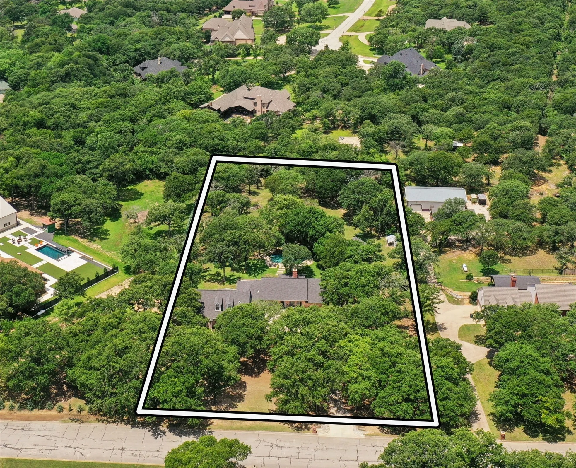 Single Family Residence For Sale in Denton County , 915 Skyline Drive, Argyle, Texas 76226, 5 Bedroom, 4 Bathroom, 2 Garage spaces, 5,895 Sqft, built in 1994, mls#21289183, Real Estate Agent in Argyle, Homes For Sale in Denton county, Homes For Sale in Argyle, Realtor in Argyle Texas, Real Estate Brokerage Independent Realty Texas, Luminita Cordes Realtor