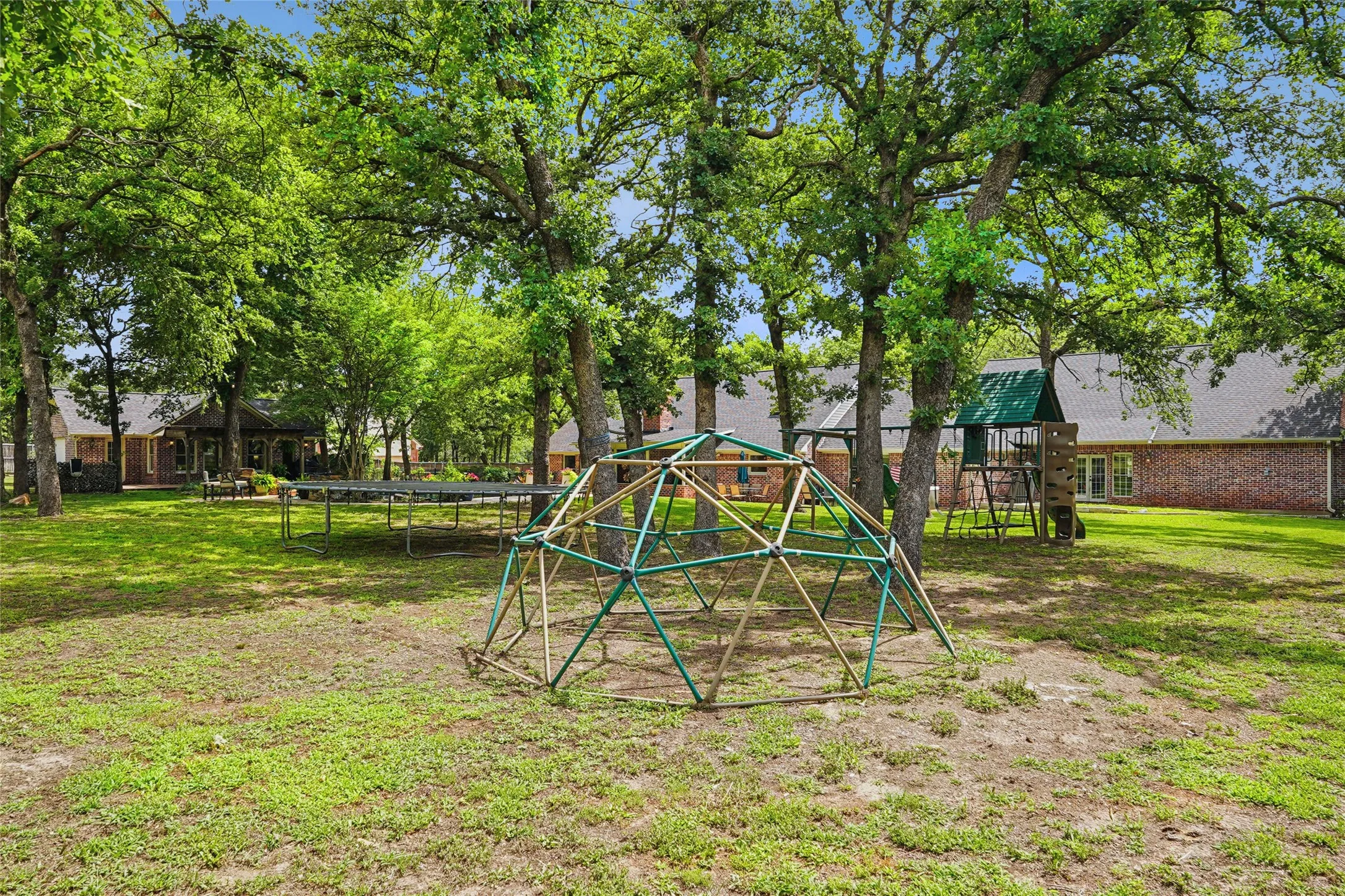 Single Family Residence For Sale in Denton County , 915 Skyline Drive, Argyle, Texas 76226, 5 Bedroom, 4 Bathroom, 2 Garage spaces, 5,895 Sqft, built in 1994, mls#21289183, Real Estate Agent in Argyle, Homes For Sale in Denton county, Homes For Sale in Argyle, Realtor in Argyle Texas, Real Estate Brokerage Independent Realty Texas, Luminita Cordes Realtor
