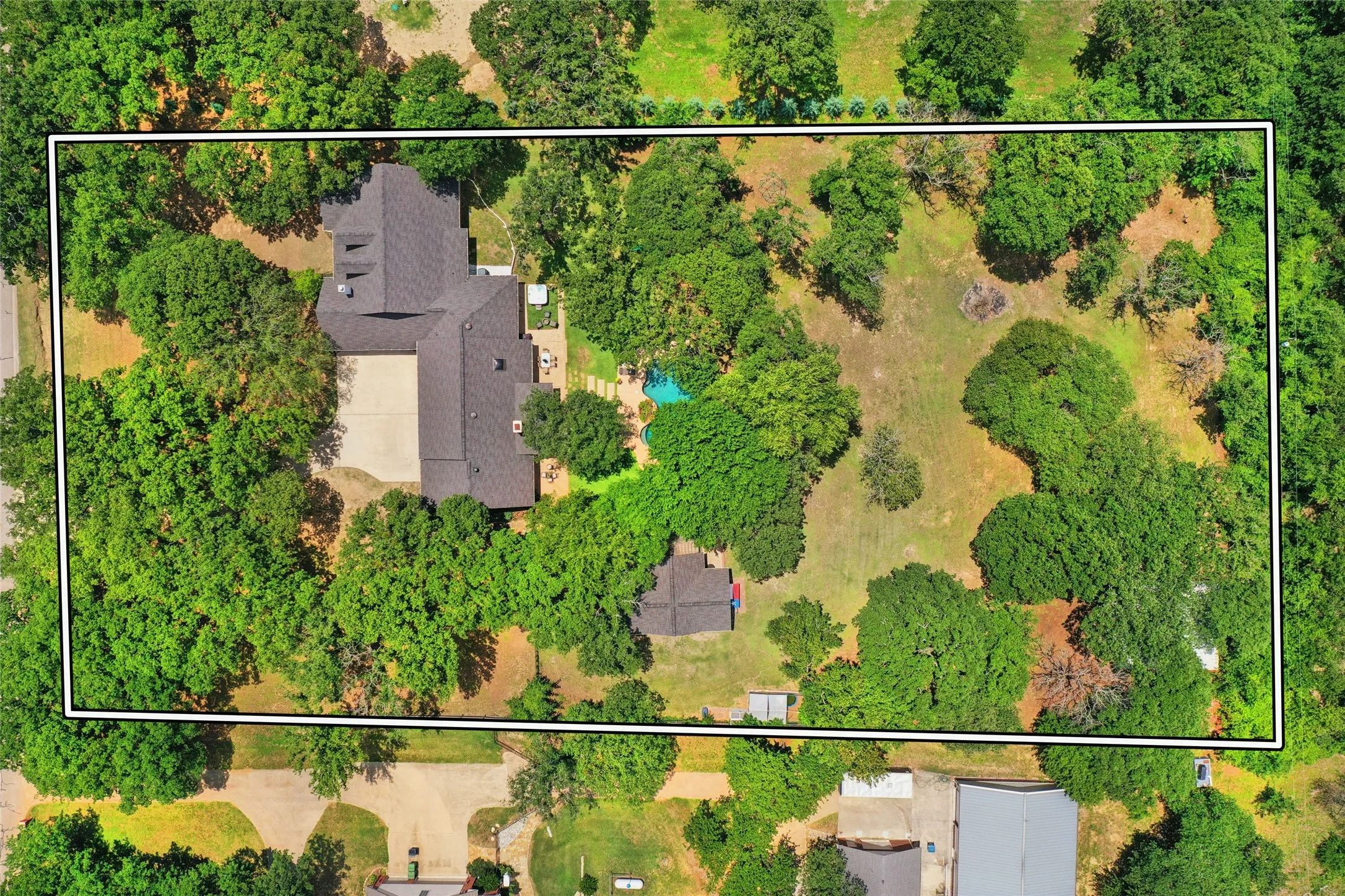 Single Family Residence For Sale in Denton County , 915 Skyline Drive, Argyle, Texas 76226, 5 Bedroom, 4 Bathroom, 2 Garage spaces, 5,895 Sqft, built in 1994, mls#21289183, Real Estate Agent in Argyle, Homes For Sale in Denton county, Homes For Sale in Argyle, Realtor in Argyle Texas, Real Estate Brokerage Independent Realty Texas, Luminita Cordes Realtor