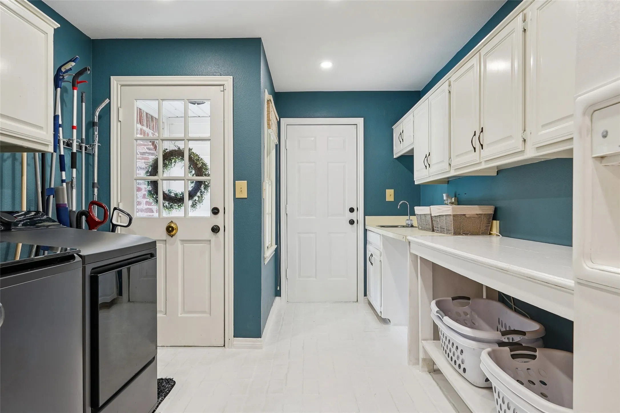 Single Family Residence For Sale in Denton County , 915 Skyline Drive, Argyle, Texas 76226, 5 Bedroom, 4 Bathroom, 2 Garage spaces, 5,895 Sqft, built in 1994, mls#21289183, Real Estate Agent in Argyle, Homes For Sale in Denton county, Homes For Sale in Argyle, Realtor in Argyle Texas, Real Estate Brokerage Independent Realty Texas, Luminita Cordes Realtor