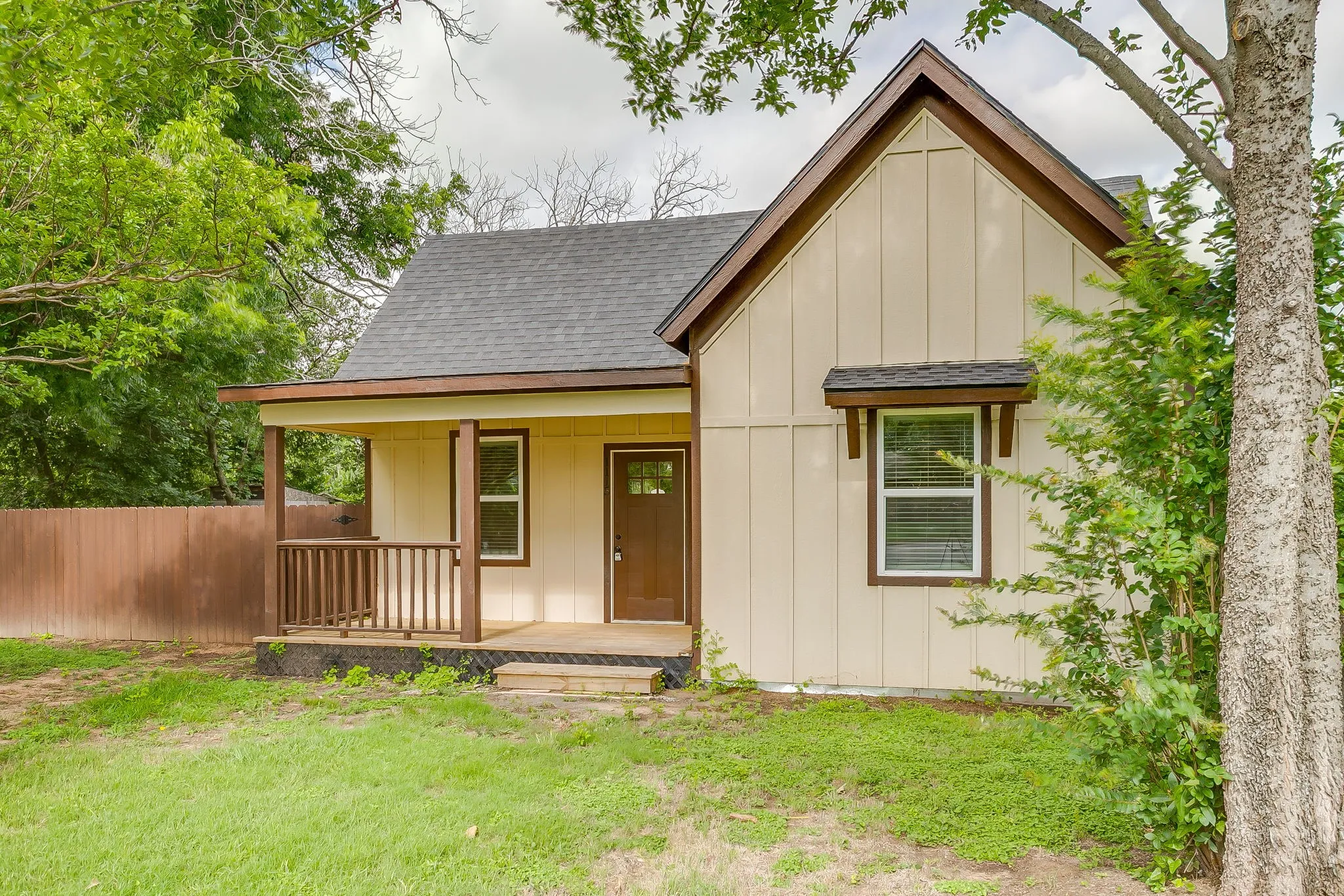 Single Family Residence For Sale in Parker County , 1115 Hanover Street, Weatherford, Texas 76086, 3 Bedroom, 1 Bathroom, Garage spaces, 1,118 Sqft, built in 0, mls#21290862, Real Estate Agent in Weatherford, Homes For Sale in Parker county, Homes For Sale in Weatherford, Realtor in Weatherford Texas, Real Estate Brokerage Independent Realty Texas, Luminita Cordes Realtor